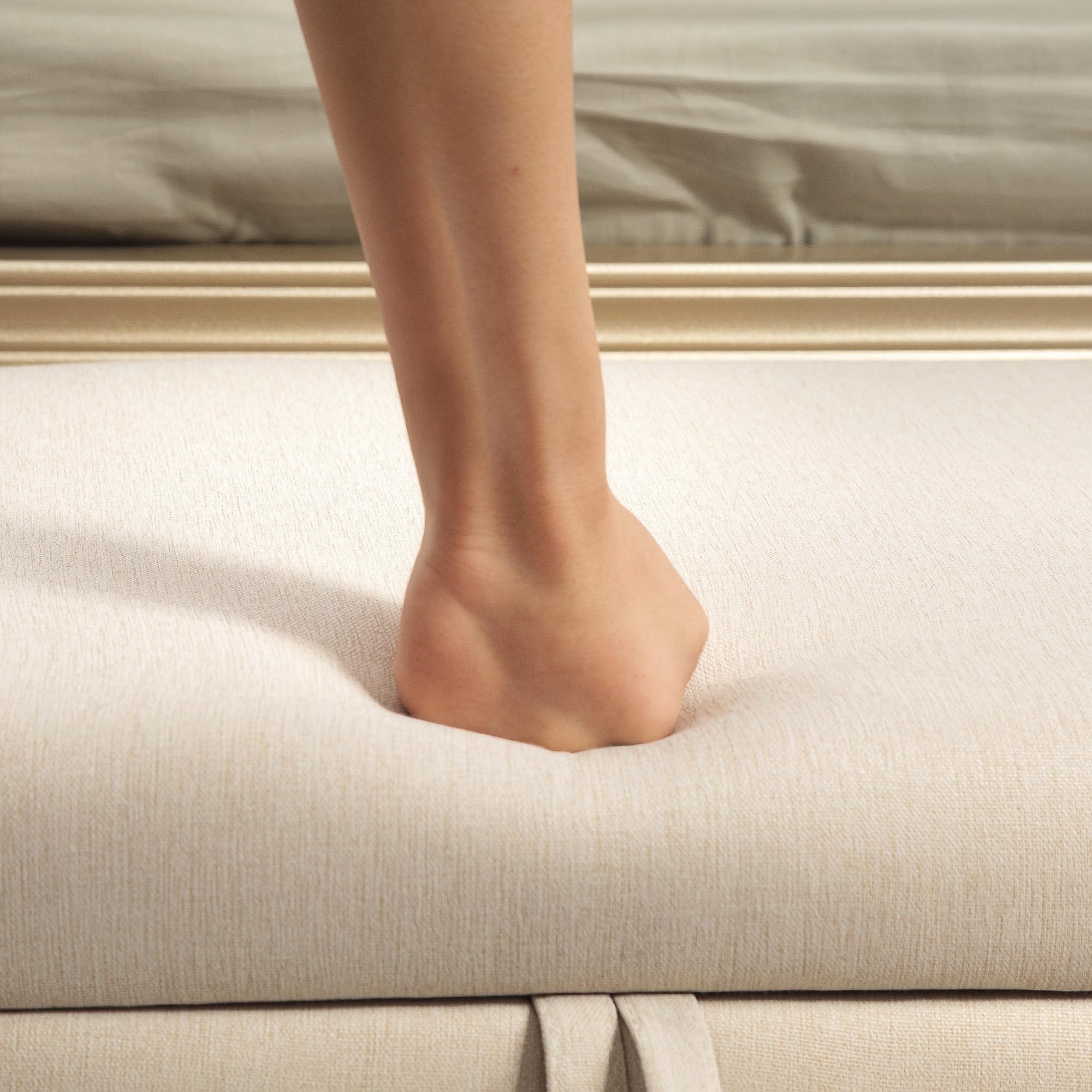 HOMCOM Banco de Almacenamiento Taburete de Almacenaje de Lino con Tapa de Bisagras Patas de Madera y Reposabrazos Enrollados para Dormitorio Salón Pasillo Carga 150 kg 146,5x49x74,5 cm Beige