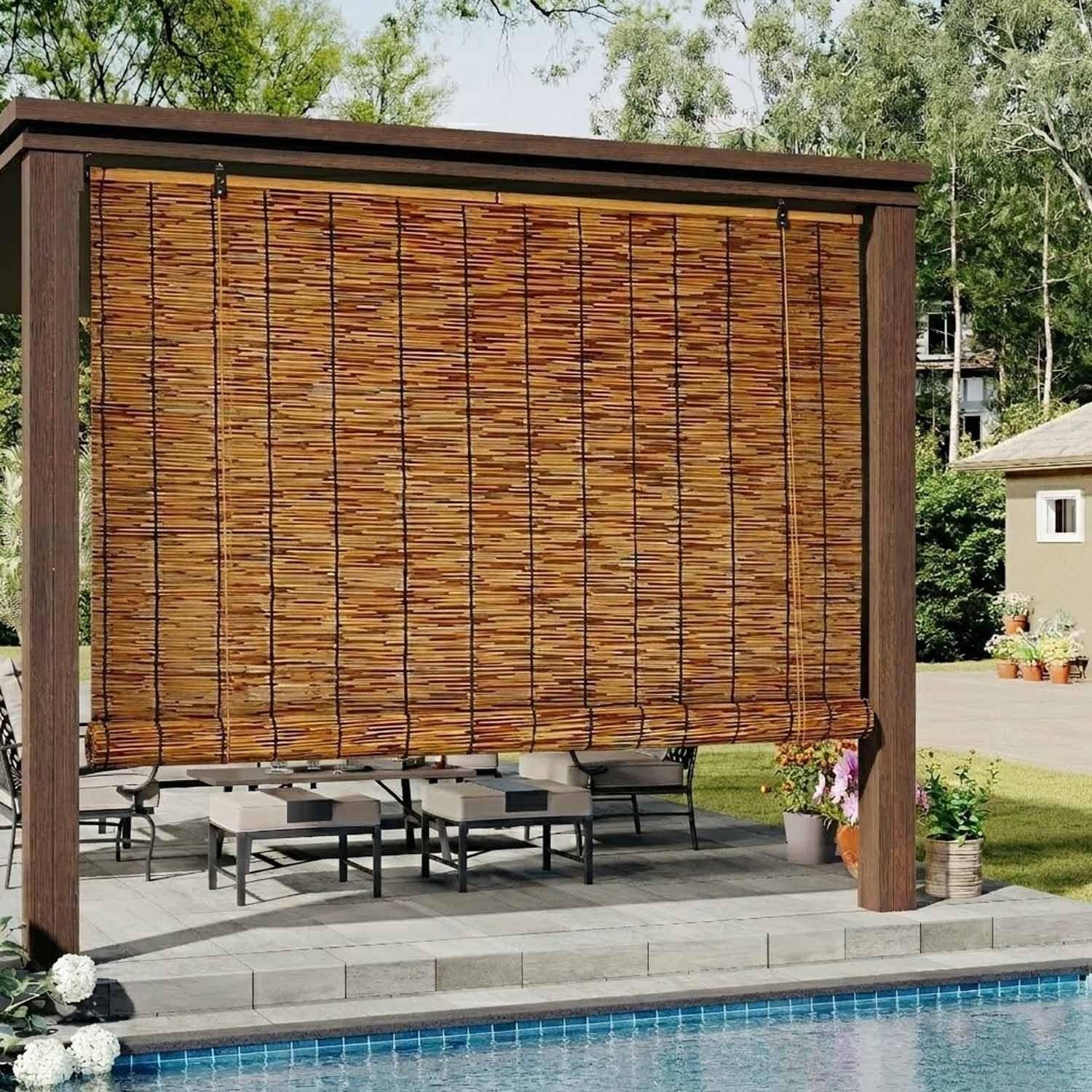 Brązowy bambusowy klosz – zasłona blokująca promieniowanie UV do okien i drzwi, boczne żaluzje blokujące, 135 szer. x 280 cm wys. cm, idealna na patio i taras, eleganckie rozwiązanie zapewniające