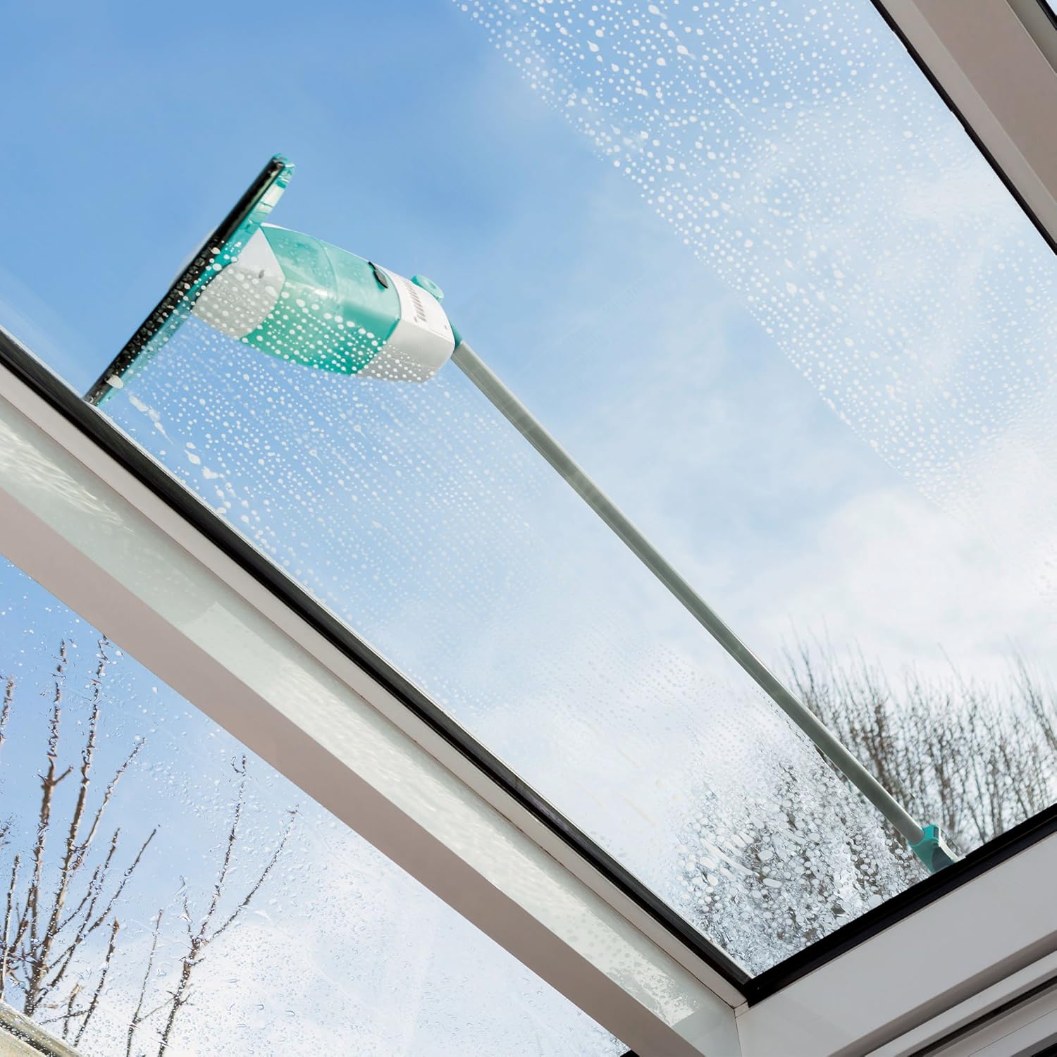 Leifheit Window Vacuum cleaning a skylight with pole