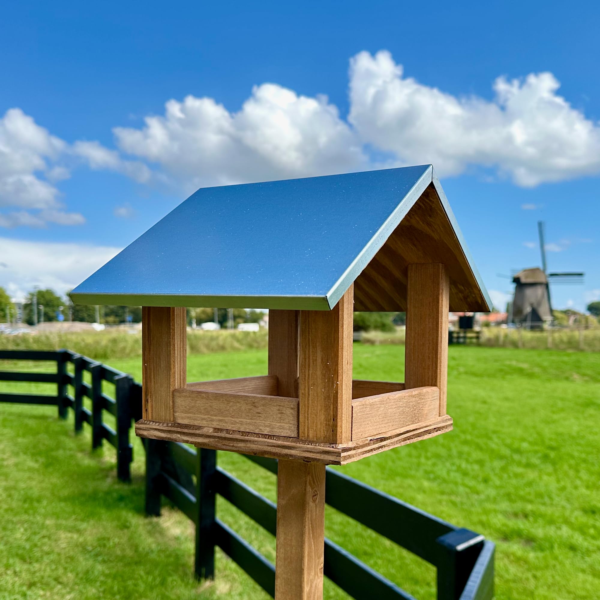 GARTENETAGE Selbststehendes Vogelhaus mit Metalldach – Wetterfestes Futterhaus aus Kiefernholz für Wildvögel, Garten, kleine und mittlere Vögel, leicht zu reinigen, robust & langlebig