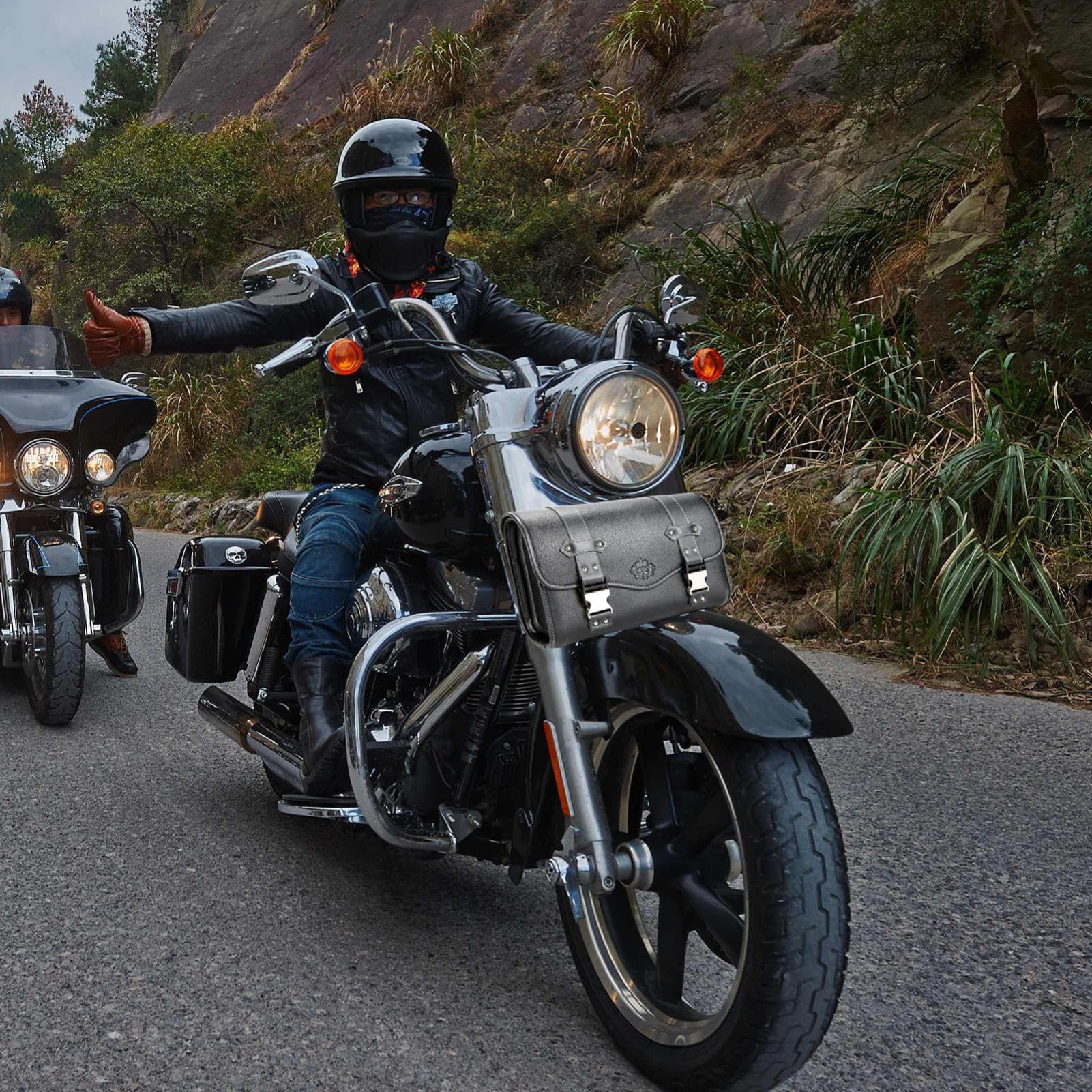 Piłka na kierownicę motocyklową: skórzane sakwy, motocykle w retro
