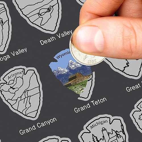 Miniatura 2 de National Parks - Mapa para raspar  Edición de vida silvestre (16 x 20 pulgadas, carbónplata)  Los 63 parques de Estados Unidos con animales