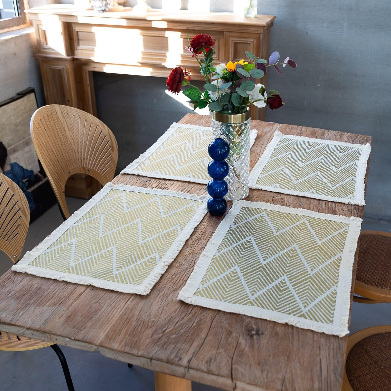 Set di 6 tovagliette all'americana invernali, 30 x 45 cm, motivo a righe ondulate con nappa, in poliestere e cotone, giallo e beige