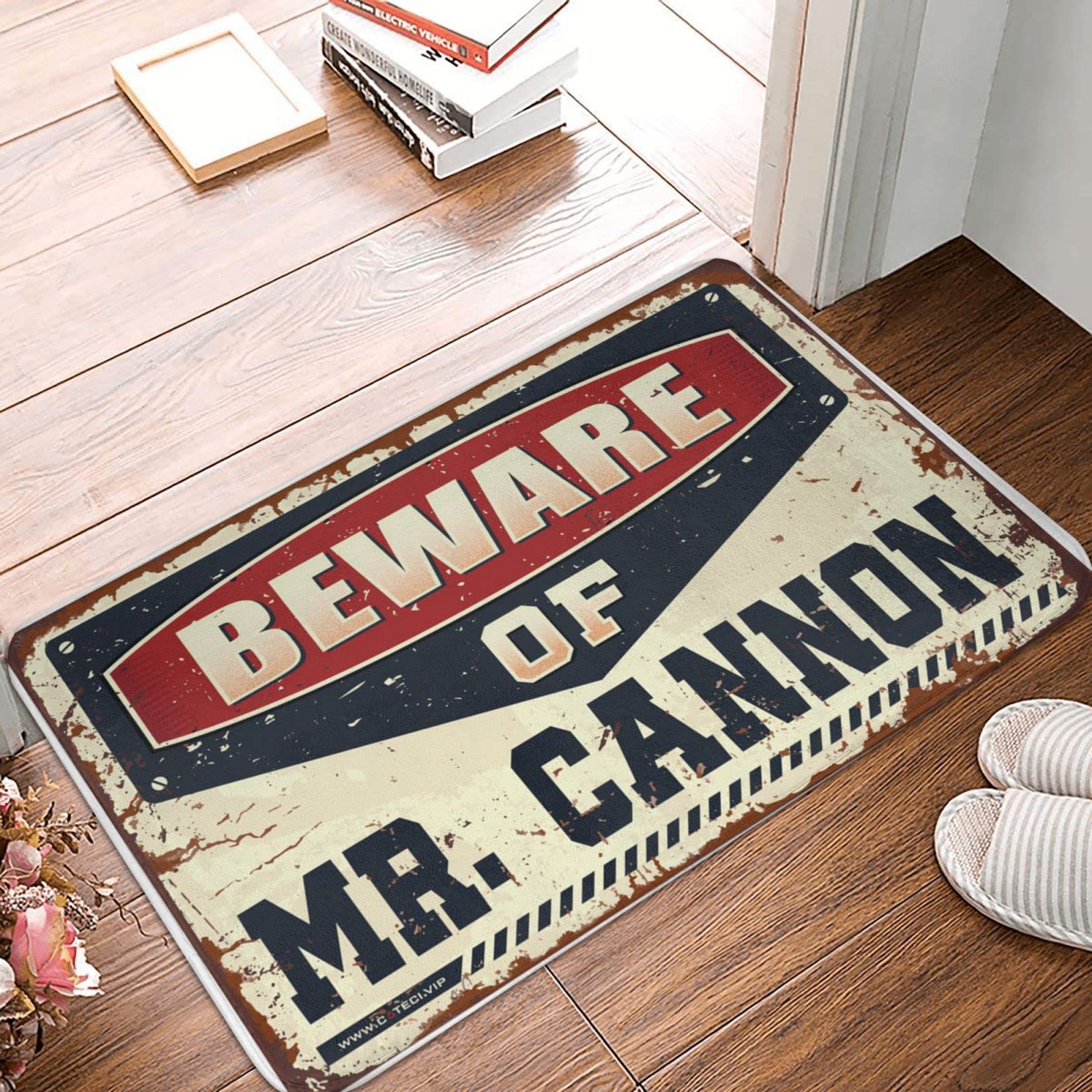 MaCave - Zerbino decorativo con scritta "Beware of Mr. Cannon", per adolescenti e ragazzi, decorazione per camera da letto (65 x 90 cm)