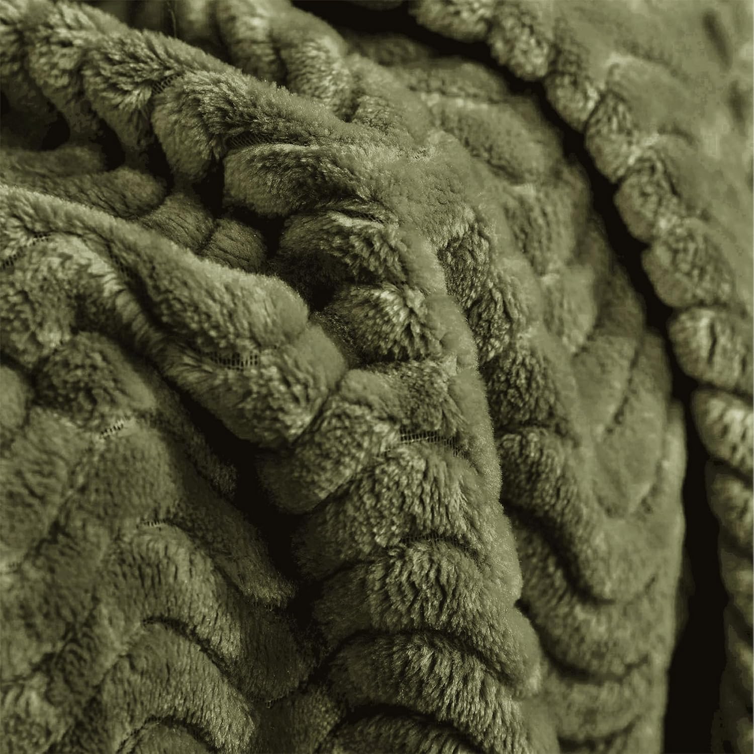 Exclusivo Mezcla King Blanket for Bed, Cozy Lightweight Fleece Blankets for All Season, Decorative Giftable Fuzzy Plush Wave Textured Suitable for Women, Men, Olive Green, 90x104 Inches - Image 6