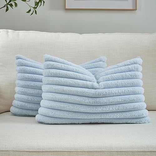 Vista 37 de FUTEI - Juego de 2 fundas de almohada decorativas con rayas, rectangulares para invierno, piel sintética de conejo suave y respaldo de terciopelo