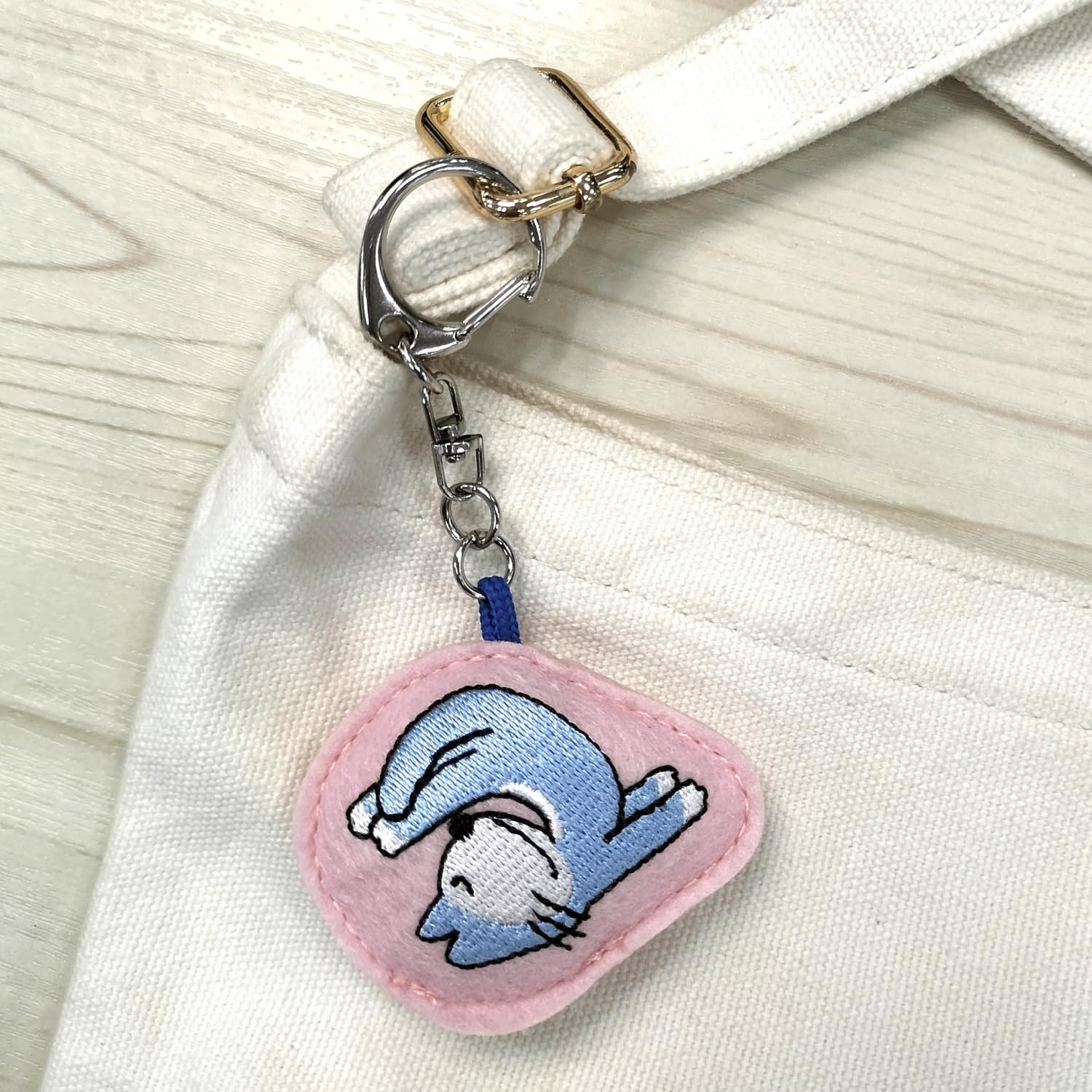 ぐでねこチャン　フェイクスイーツ　キーチェーン　チャーム　薄青 ぐでねこチャンフェイクスイーツキーチェーンチャーム薄青