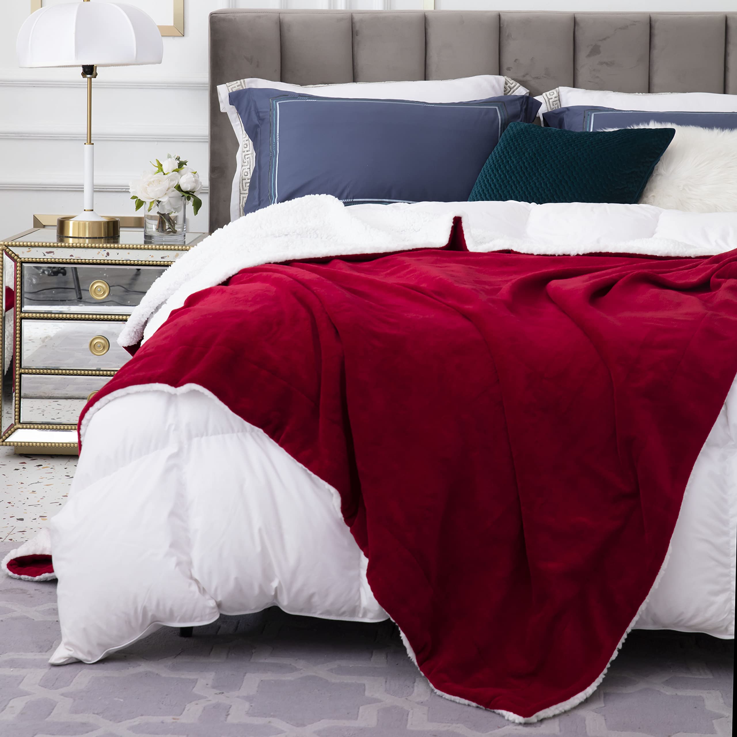 BEDSURE Sherpa Deken, donkergroen, hoogwaardige woondeken, knuffeldeken, extra dikke warme bankdeken, tweezijdig, 220 x 240 cm, superzachte BEDSURE Sherpa Deken, donkergroen, hoogwaardige woondeken, knuffeldeken, extra dikke warme bankdeken, tweezijdig, 220 x 240 cm, superzachte