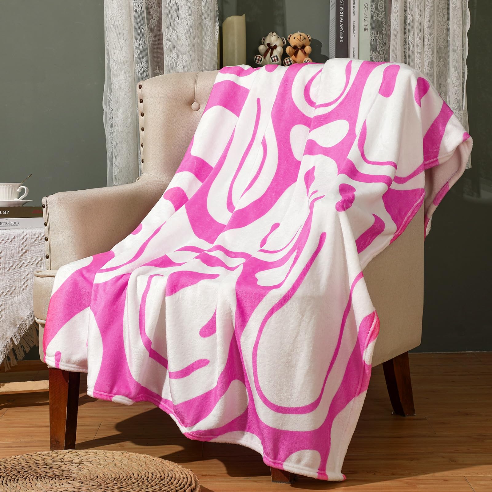 Frienda Preppy Pink Smile Face Blanket - Cute Flannel Soft Plush Fuzzy Throw for Dormitory Living Room - 50" x 60" (Hot Pink Distort Smile Face)