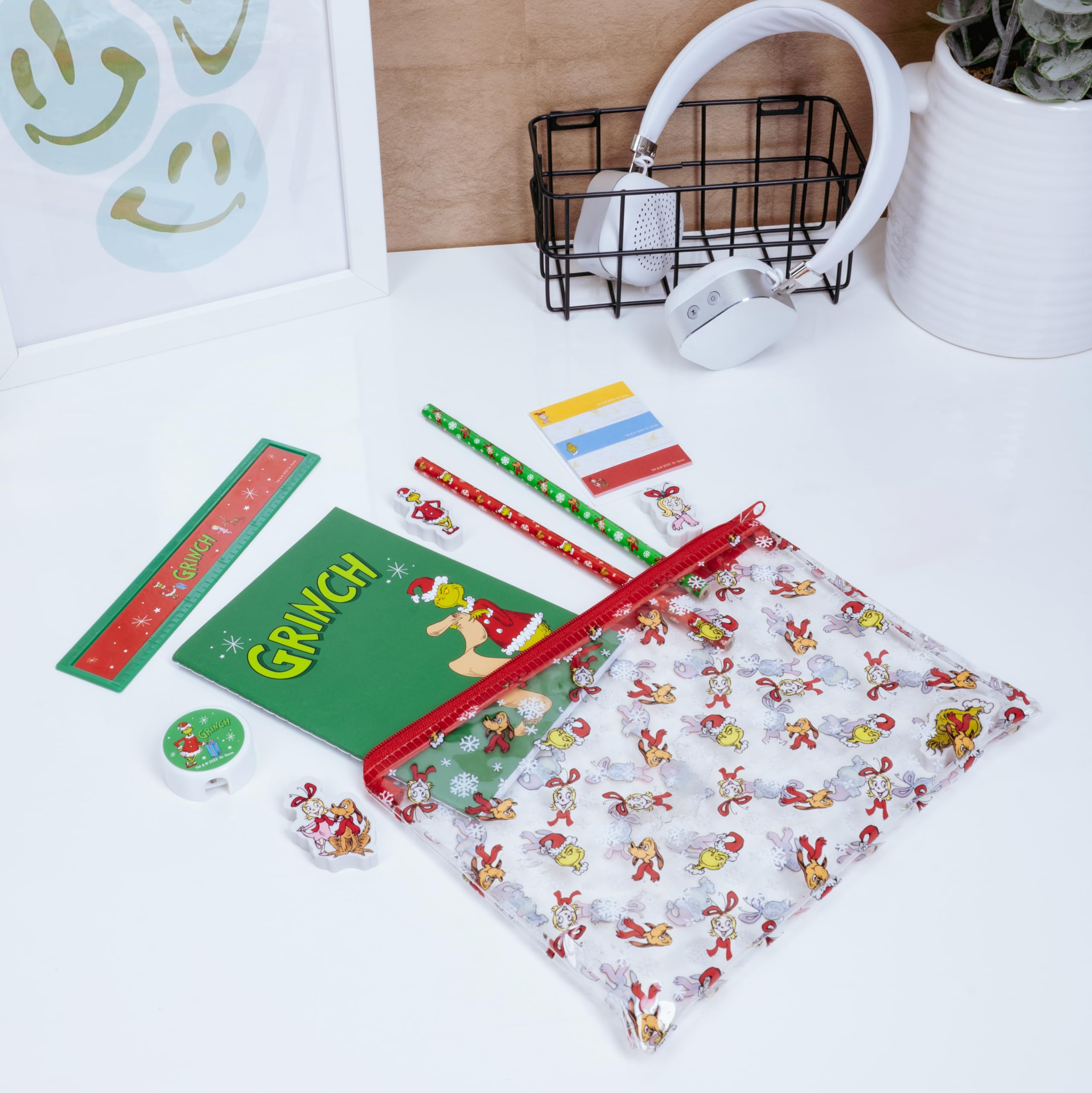 The Grinch Stationery Zestaw przyborów piśmienniczych z ołówkami, linijką, gumkami, temperówką i piórnikami. Artykuły piśmiennicze na Boże Narodzenie, piórnik