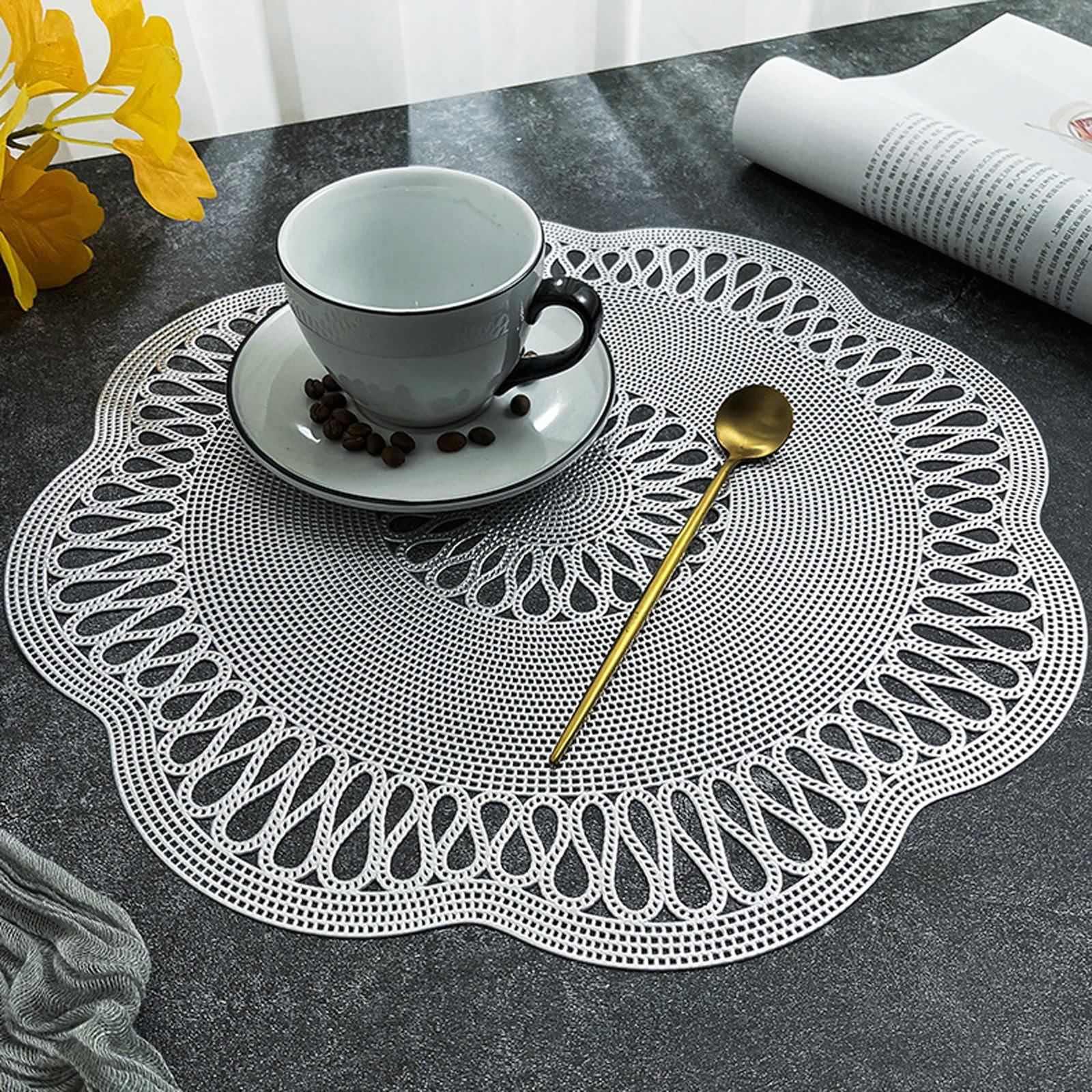 Set de Table Automne PVC, sous Assiette Argent Lot de 6 en Forme de Fleur Dessous de Table 38cm