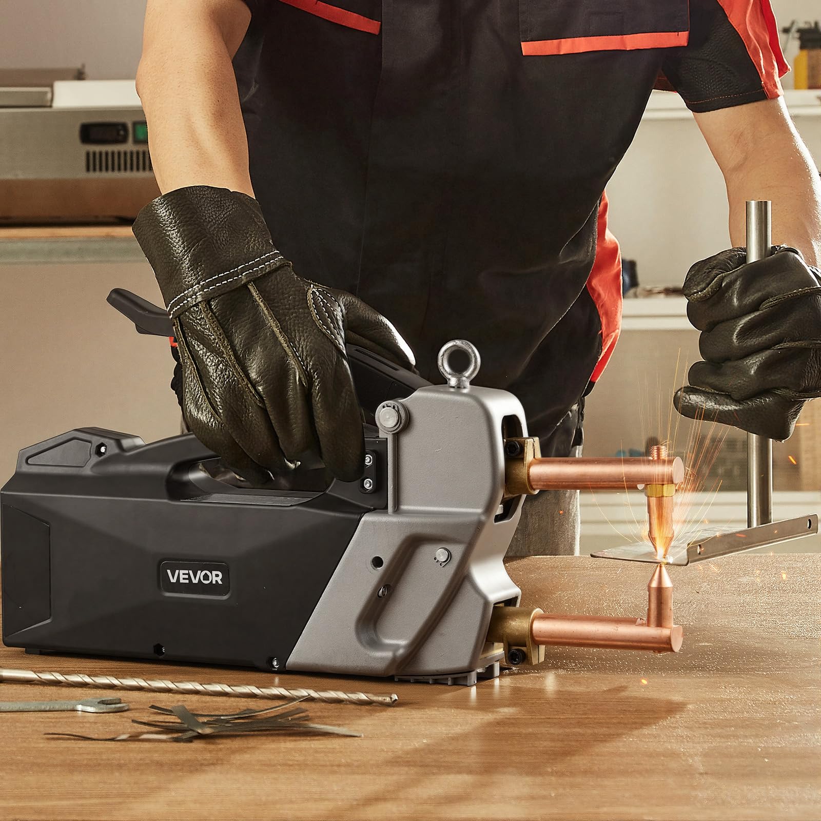 VEVOR Soudeuse par Points Portable pour Tôles 4 mm Épaisseur Poste de Soudage par Points Portatif Puissance d'Entrée 8,1 kVA Machine à Souder Compacte 4200 A Pistolet de Soudage Portatif avec Poignée