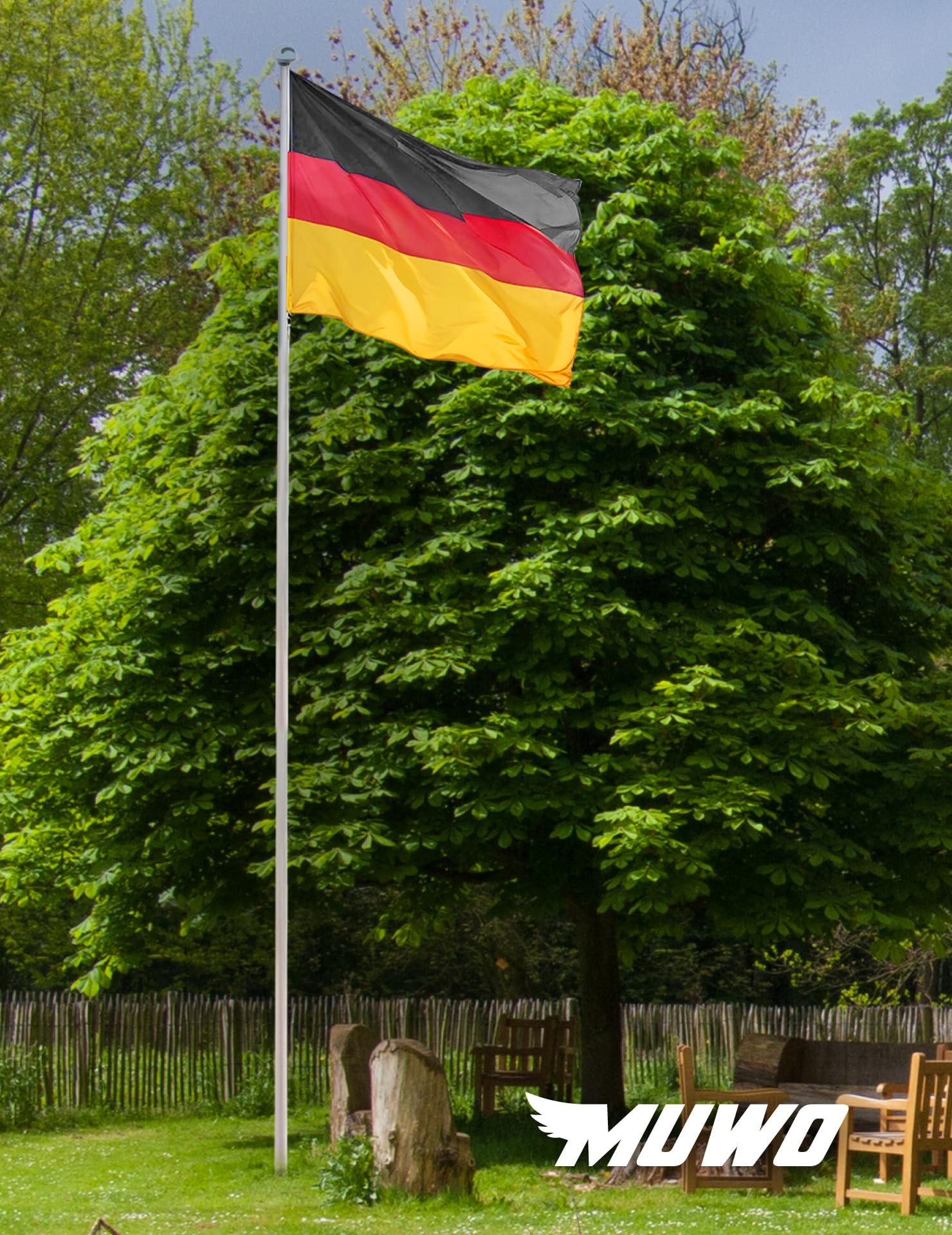 MUWO Glory Teleskop Fahnenmast mit Hissvorrichtung, höhenverstellbar von 2,1 m bis 6,1 m. Einfaches Stecksystem aus flexiblem, wetterfestem Aluminium, mit Bodenhülse. Geeignet für die Außenmontage