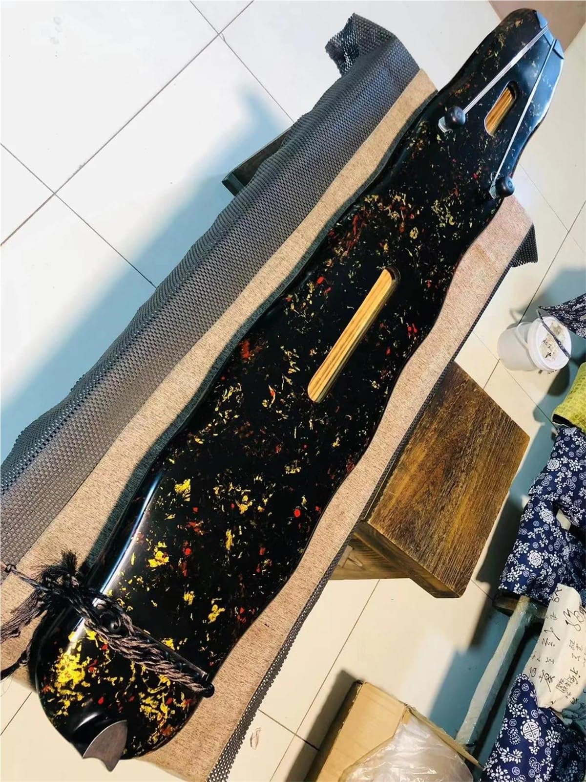 Chiński Instrument Strunowy W Kształcie Liścia Bananowca Ze Starego Drewna Cedrowego Guqin Guqin (chińska Cytra)