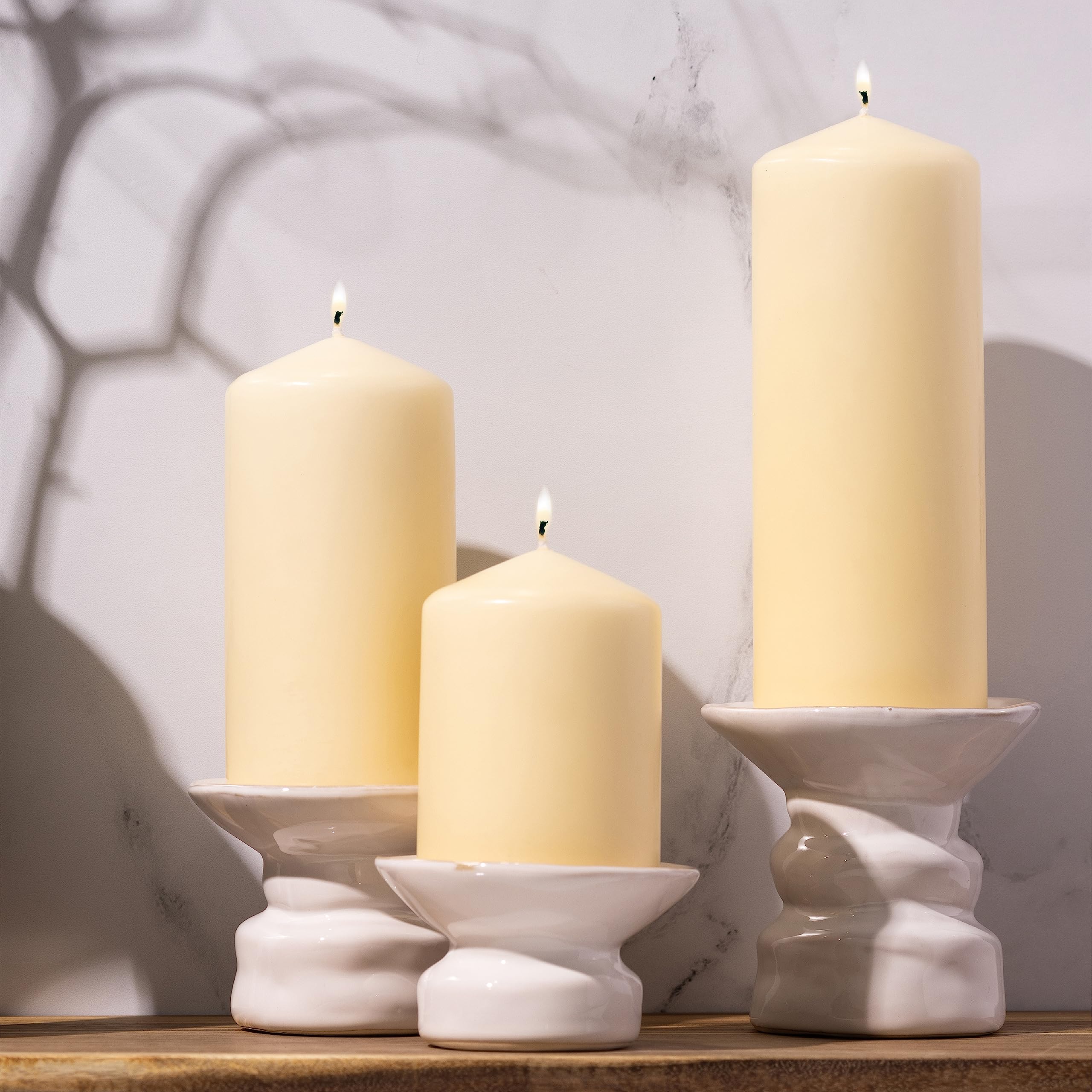 Bask Świece stożkowe – eleganckie świece z kości słoniowej – zestaw 3 świec filarowych w kolorze kości słoniowej – 7,6 x 10 cm, 7,6 x 15 cm i 7,6 cm x 8 – bezdymne i niekapiące świece dekoracyjne do