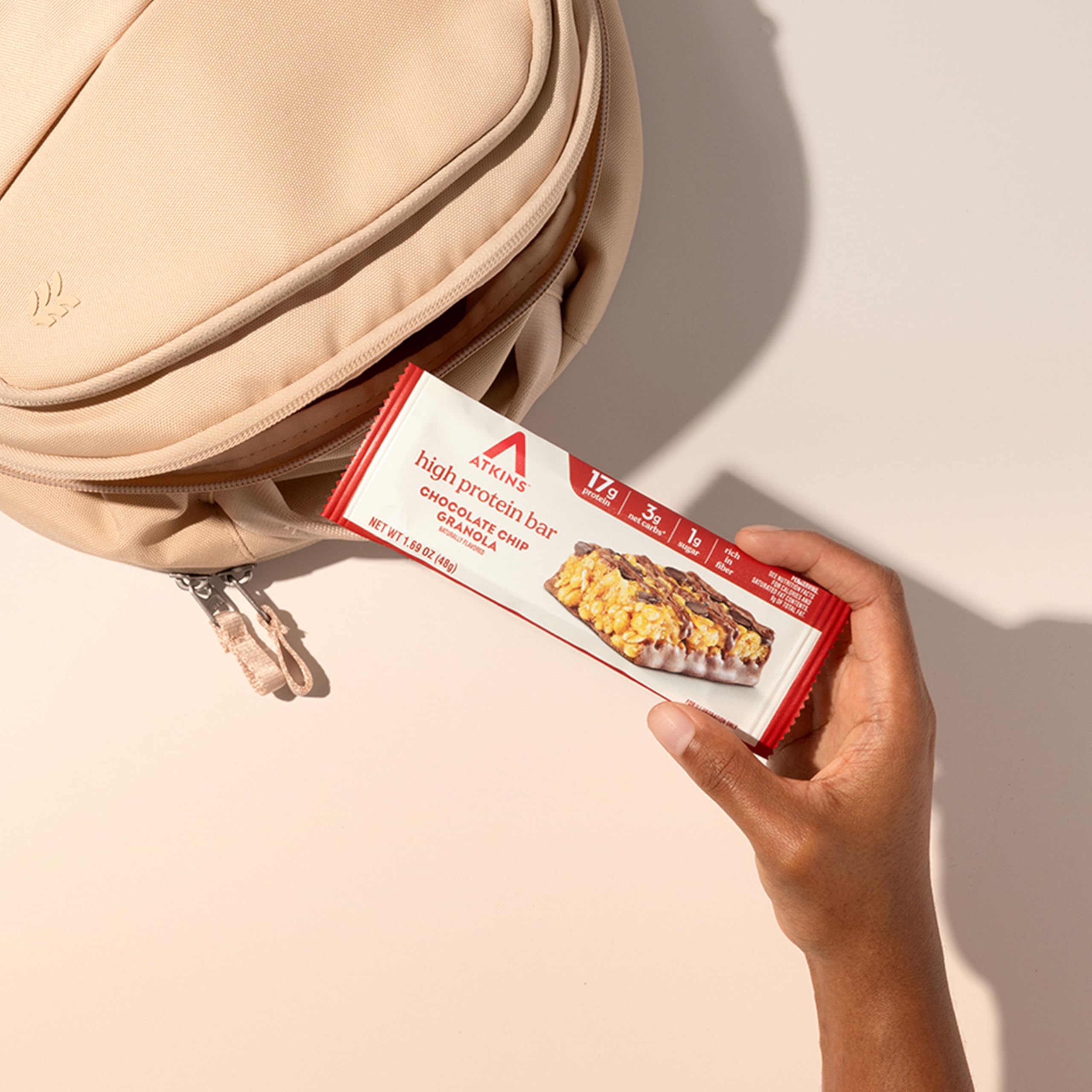 Atkins Barra de comida de proteína de granola con chispas de chocolate, alta fibra, 0.67 onzas de proteína, 0.04 onzas de azúcar, 0.11 onzas de carbohidratos netos, reemplazo de comidas, apto para