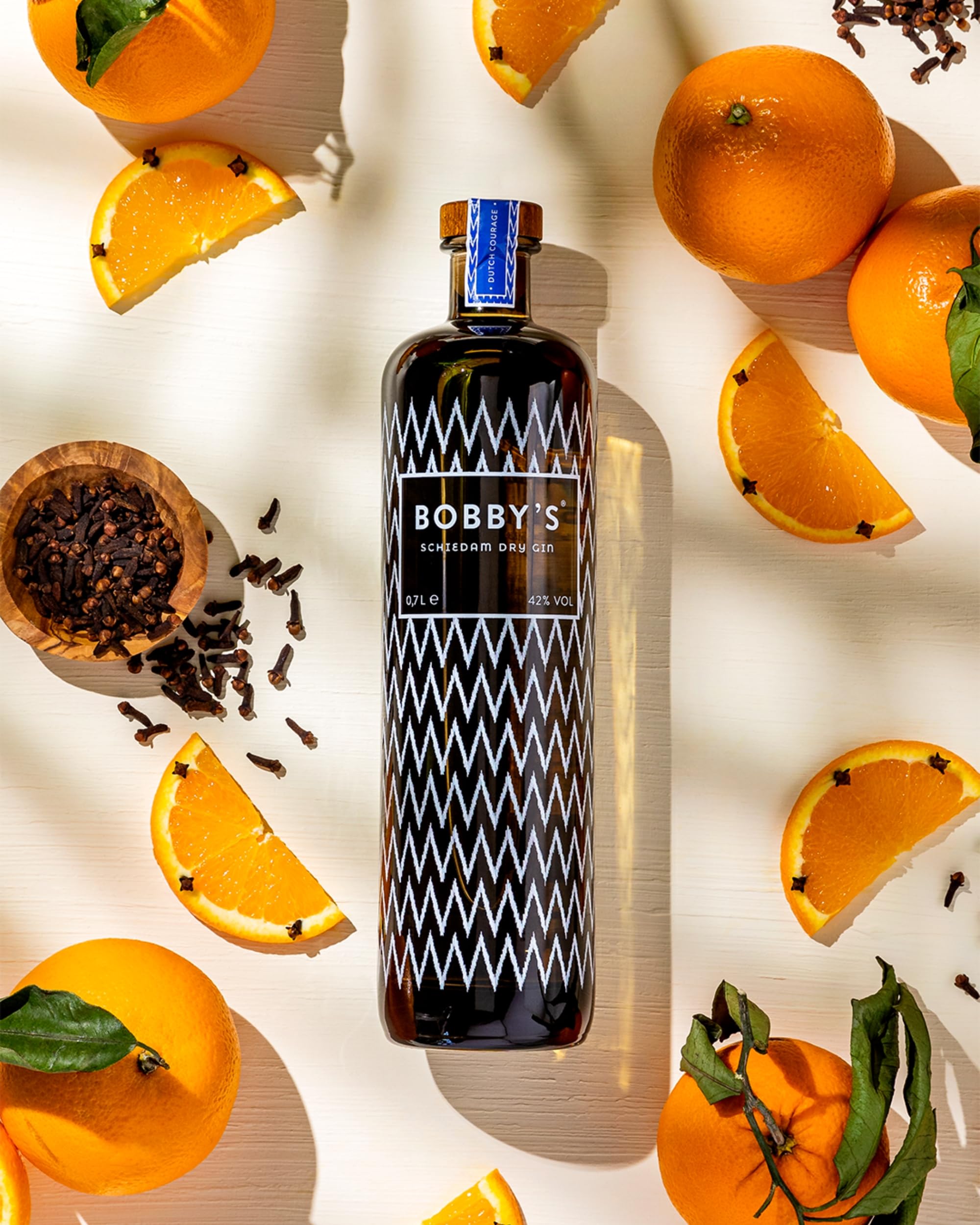 Bobby's Schiedam Dry Gin 70cl | Außergewöhnliche Mischung aus Indonesischen Botanicals und Traditionellen Gin-Zutaten | 42 % ABV | Premiumflasche als Tolles Gin-Geschenk