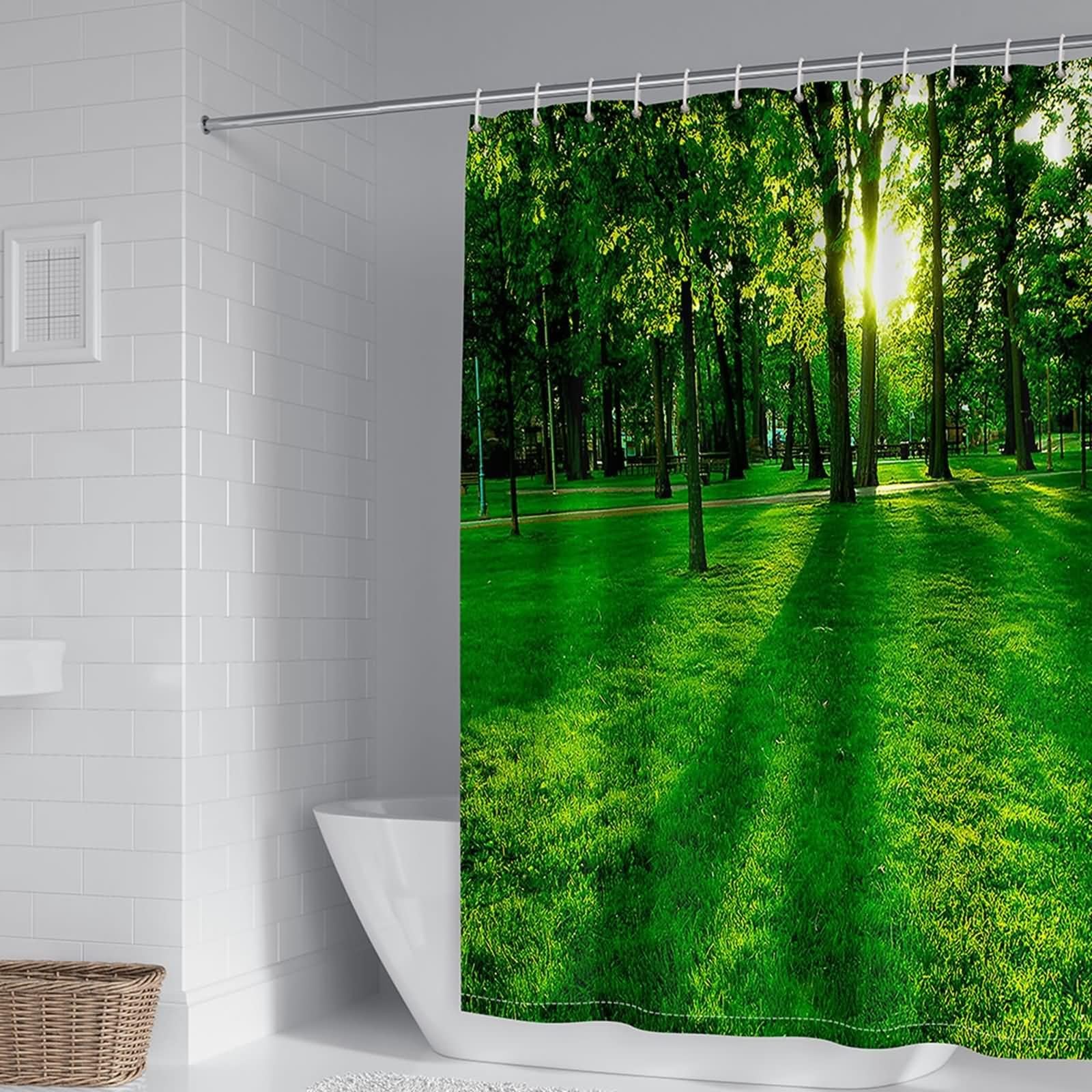 Rideau de douche imperméable à motif arbres pour créer une ambiance nature en salle de bain