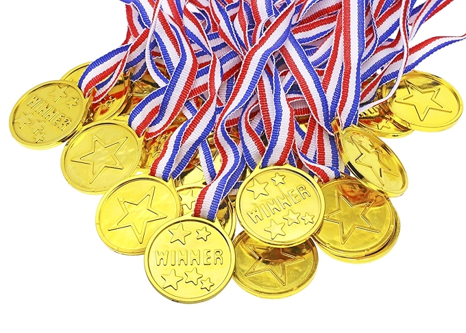 赢家奖牌五角天使金色塑料荣誉奖牌项链，适合女生男生生日派对和运动游戏装扮。