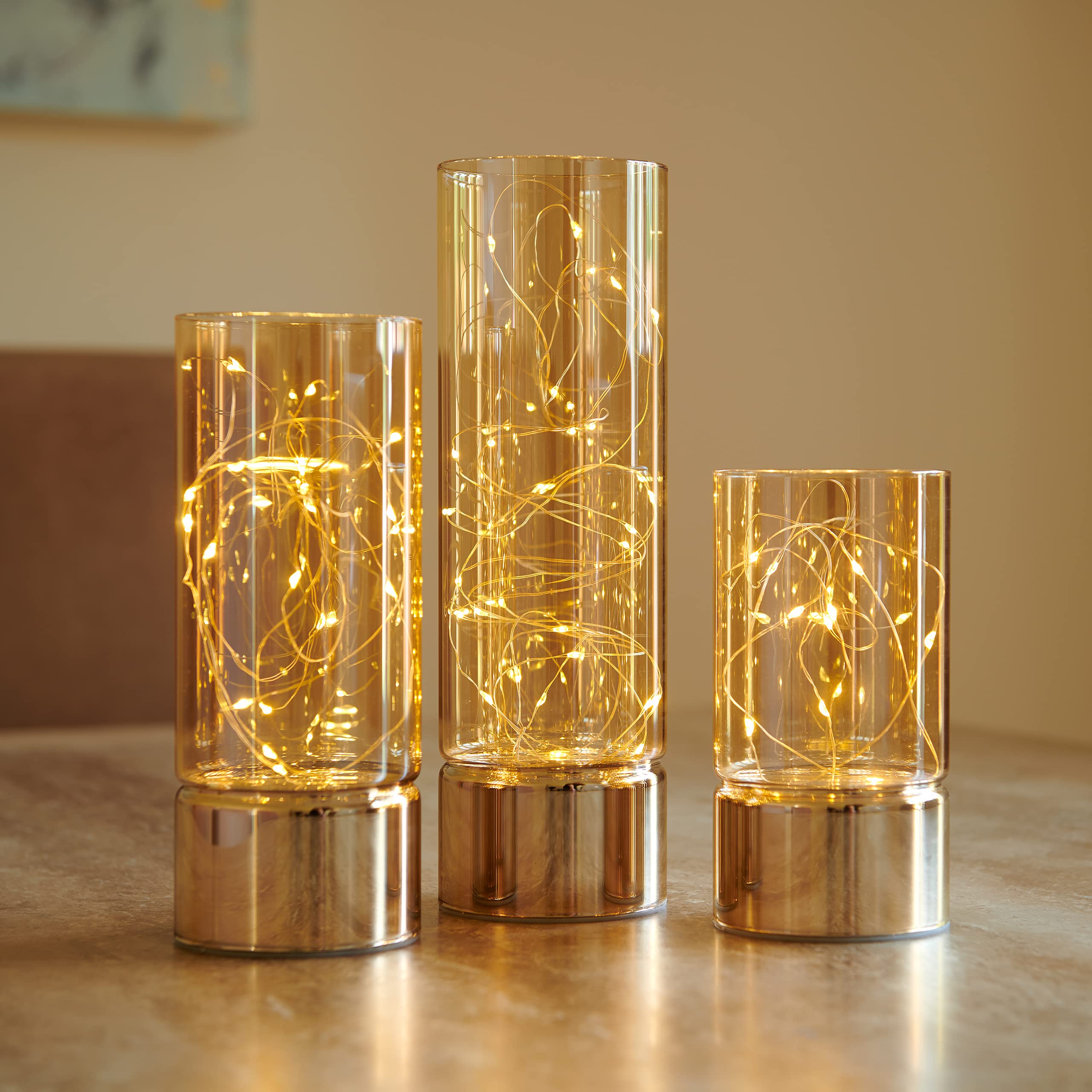 Auraglow Draht Lichterkette Glas Zylinder Laternen 3er Set, mit Timer | Warme LED Glühwürmchen im dekorativen Gefäß, kabellos, für Kaminsims, Regal, Schlafzimmer und Weihnachtsdeko
