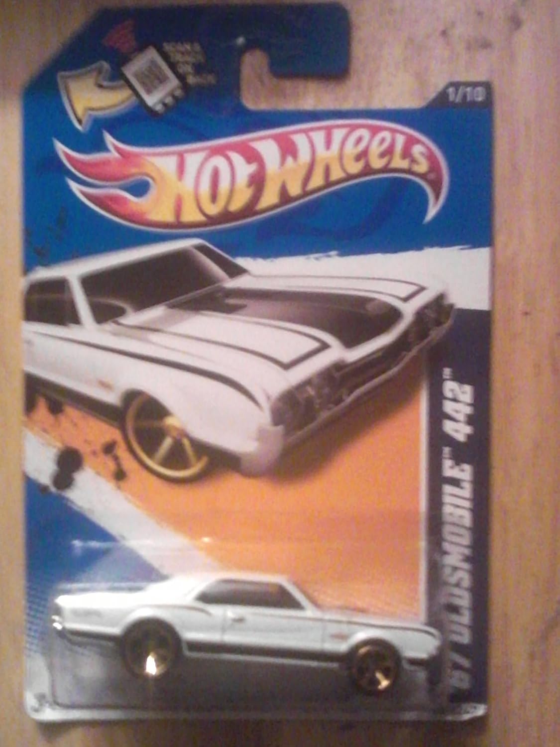 Hot Wheels - '67 Oldsmobile 442 (White w/Black Stripes) - Muscle Mania, GM '12 - 1/10 ~ 101/247 [Scale 1:64]