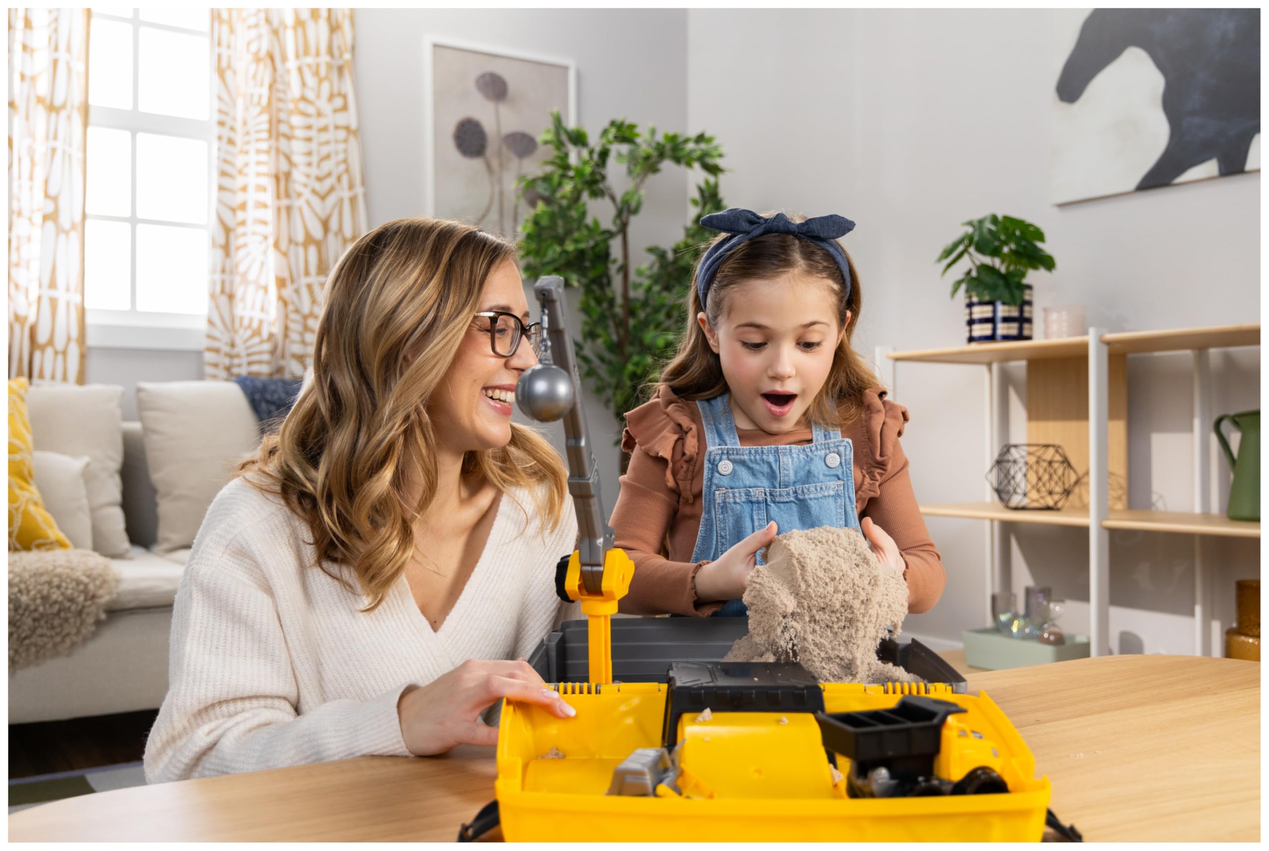 Kinetic Sand Sable Magique - Mallette de Construction 907 G + 3 Accessoires - Emportez Votre Sable À Modeler Partout & Sculptez Vos Créations comme De La Pâte À Modeler - Jouet Enfant 3 Ans Et +