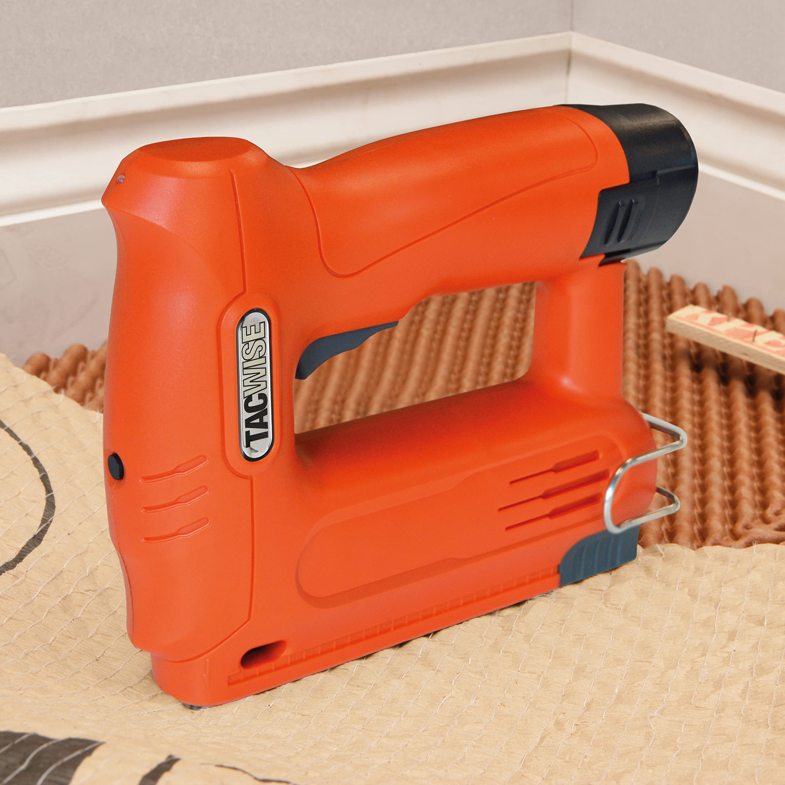 Tacwise 1780, Ensemble Sans Fil, 140-180EL Agrafeuse/Cloueuse 12V, H12-7 Pistolet à Colle Thermofusible 12V, 12V Batterie Lithium-Ion Interchangeable, 30 Bâtons de Colle et Sac de Rangement