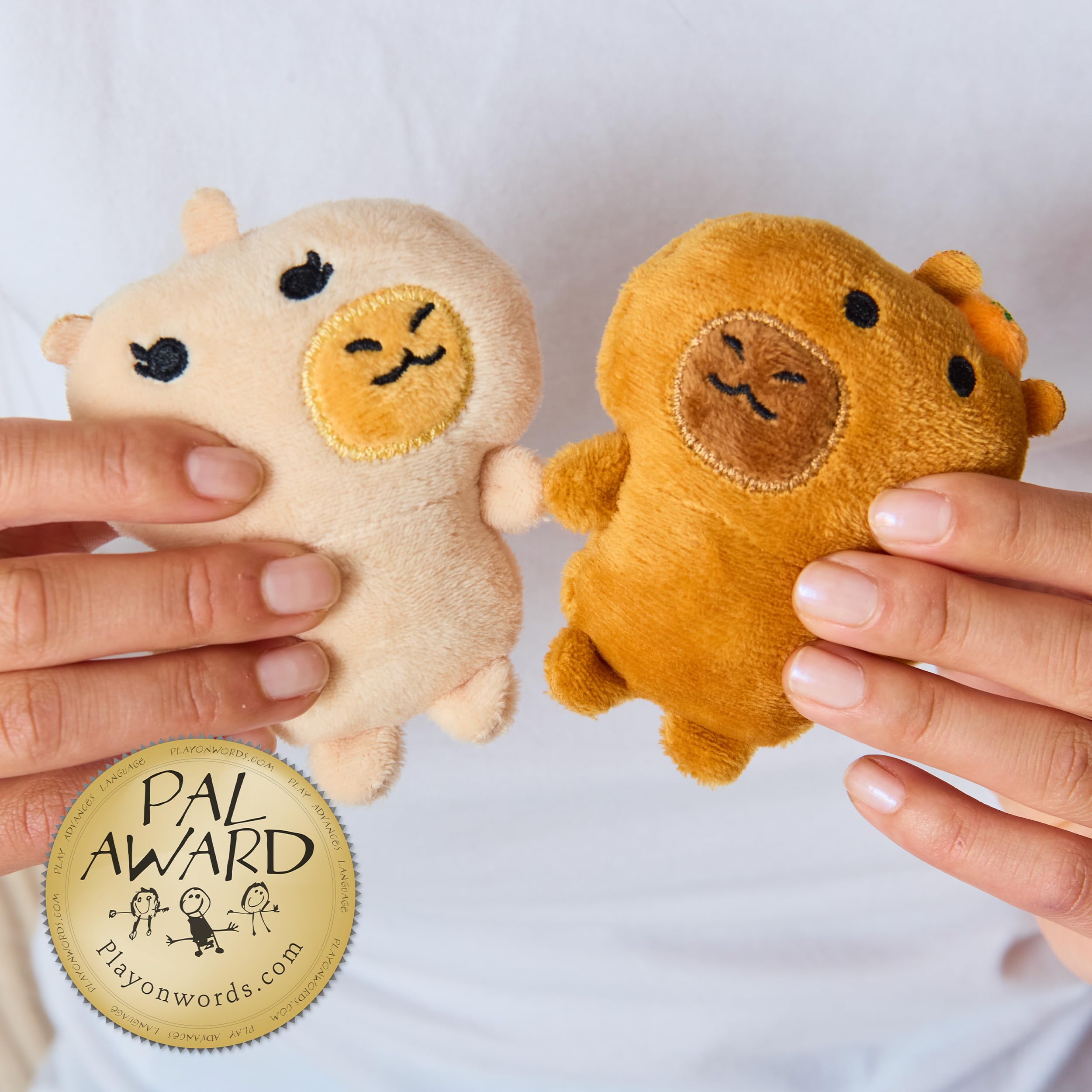 Relatable, set di peluche con capibara di supporto emotivo, include 5 giocattoli di peluche Capibara con cestino per il trasporto, roba carina e ottimo regalo per i propri cari di tutte le età