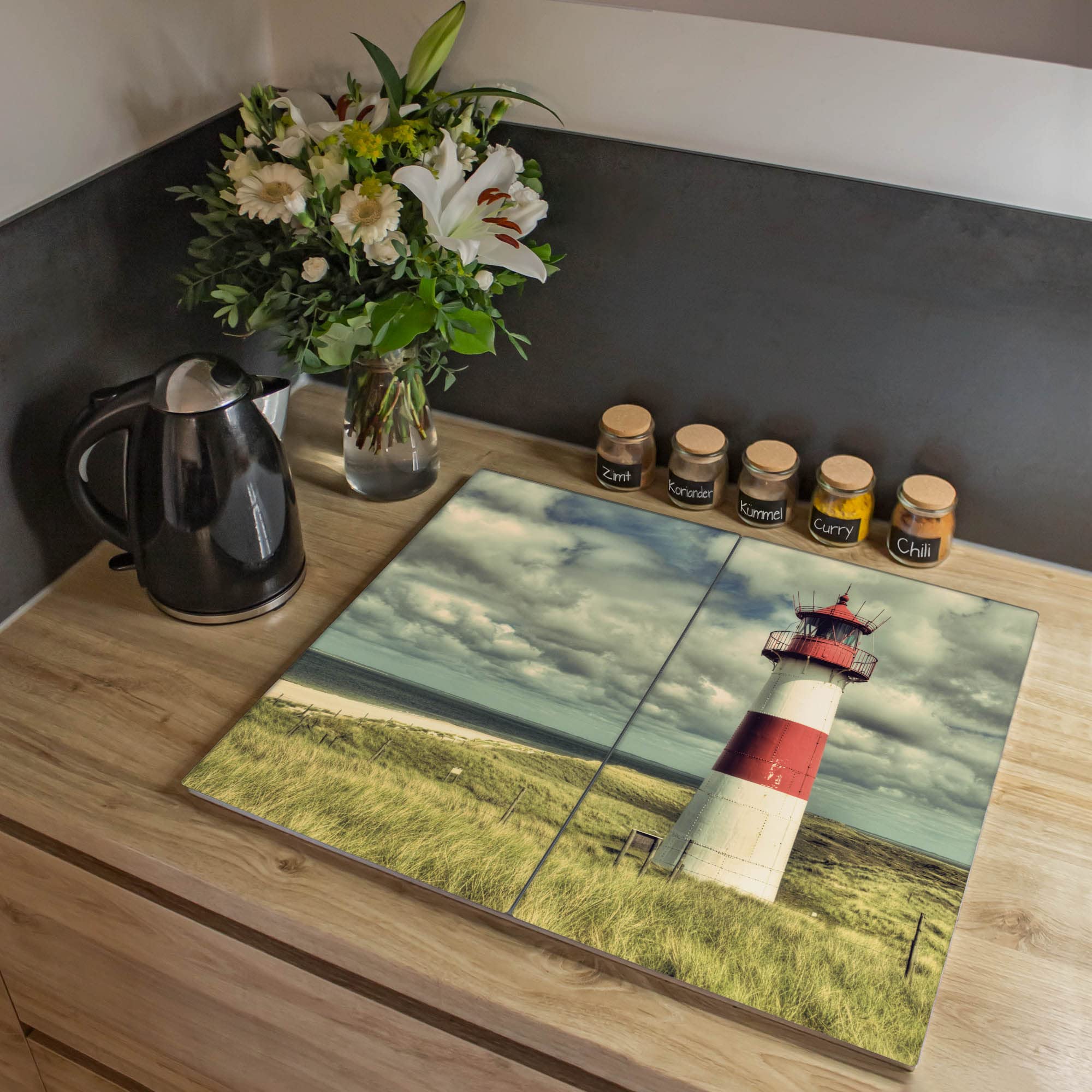 banjado Herdabdeckung Ceranfeld 2-teilig 60x52 cm, Schneidebrett Herd und Spritzschutz Küche aus gehärtetem Glas, maritime rutschfeste Kochfeld Abdeckung Leuchtturm mit Motiv Leuchtturm Sylt