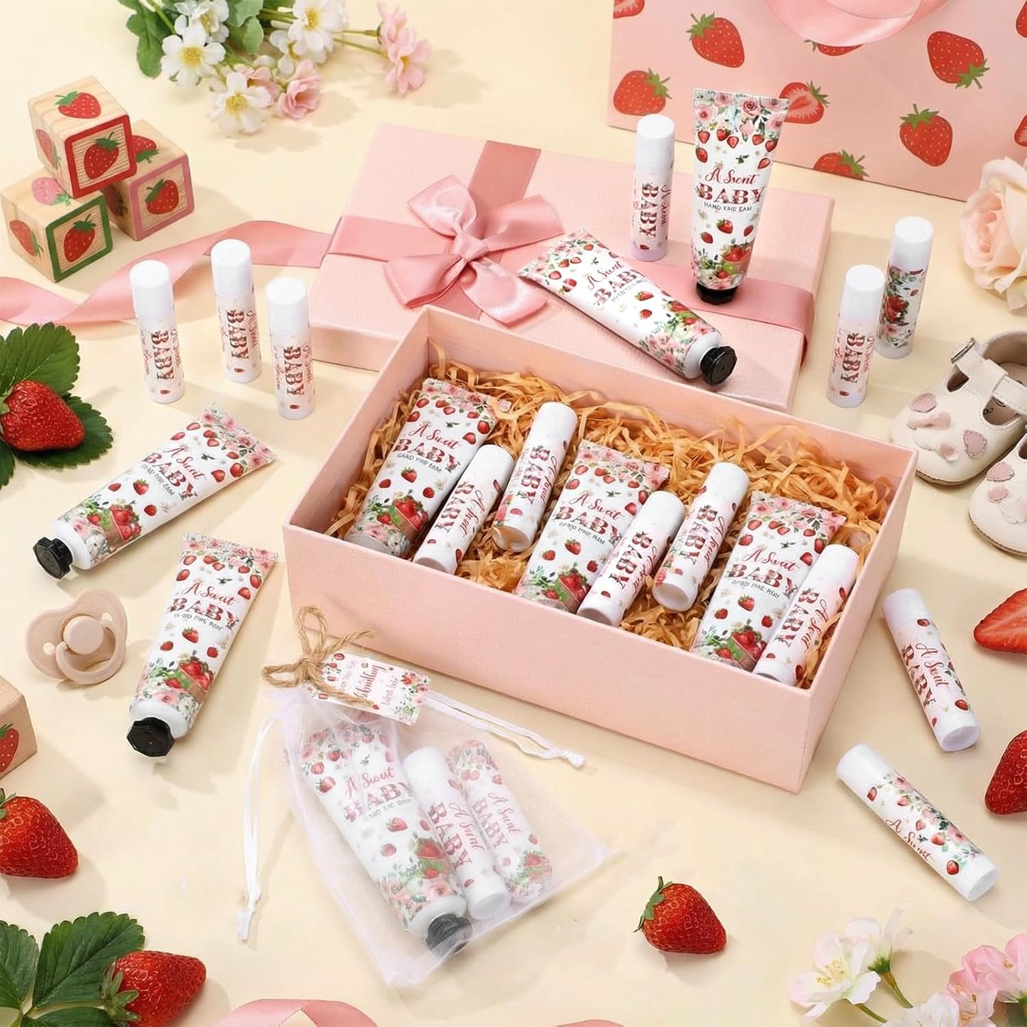 24セット ストロベリーハンドクリームとリップクリームギフト ベビーシャワーパーティー記念品 ゲスト用 ベリースイートベビートラベル