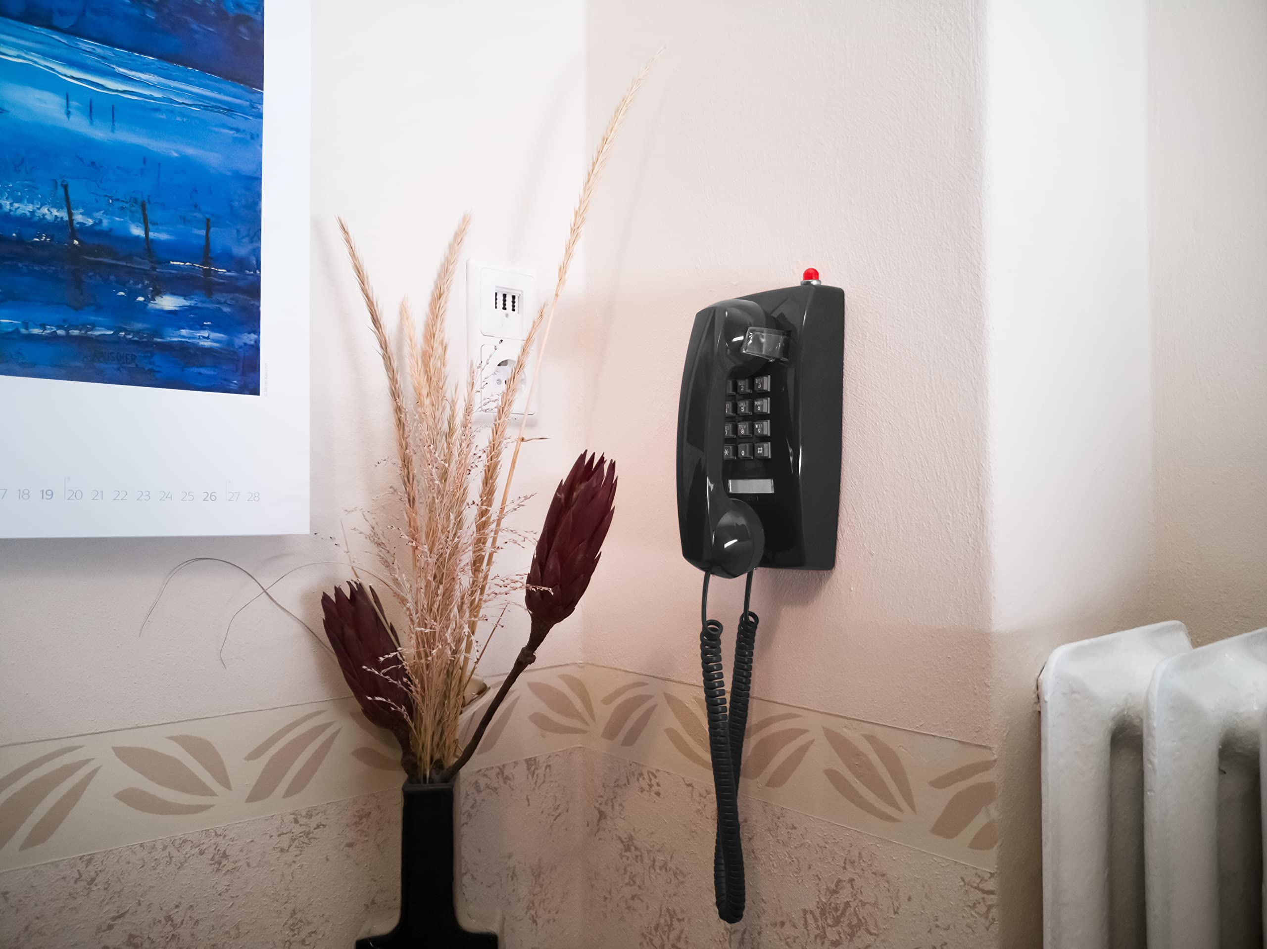 Opis WallFon Cable in Schwarz : Kabelgebundenes Nostalgie Wandtelefon für echte Retro Liebhaber