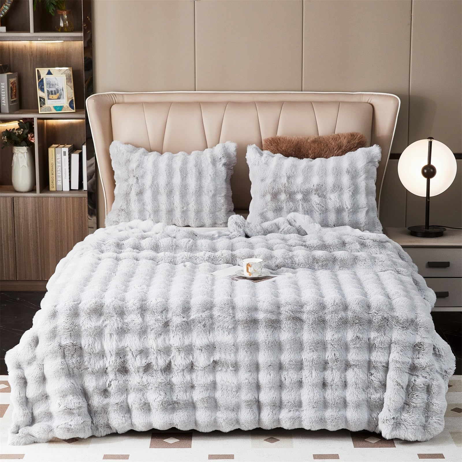 GKXLH Blanket Plush Fluffy Blanket - Super Soft Blankets Fuzzy Throw Blanket for Bed, Cozy Sofa Throw, Rabbit Faux Fur Blankets and Throws Warm Lightweight Throws for Bed Couch Sofa (Light Grey)