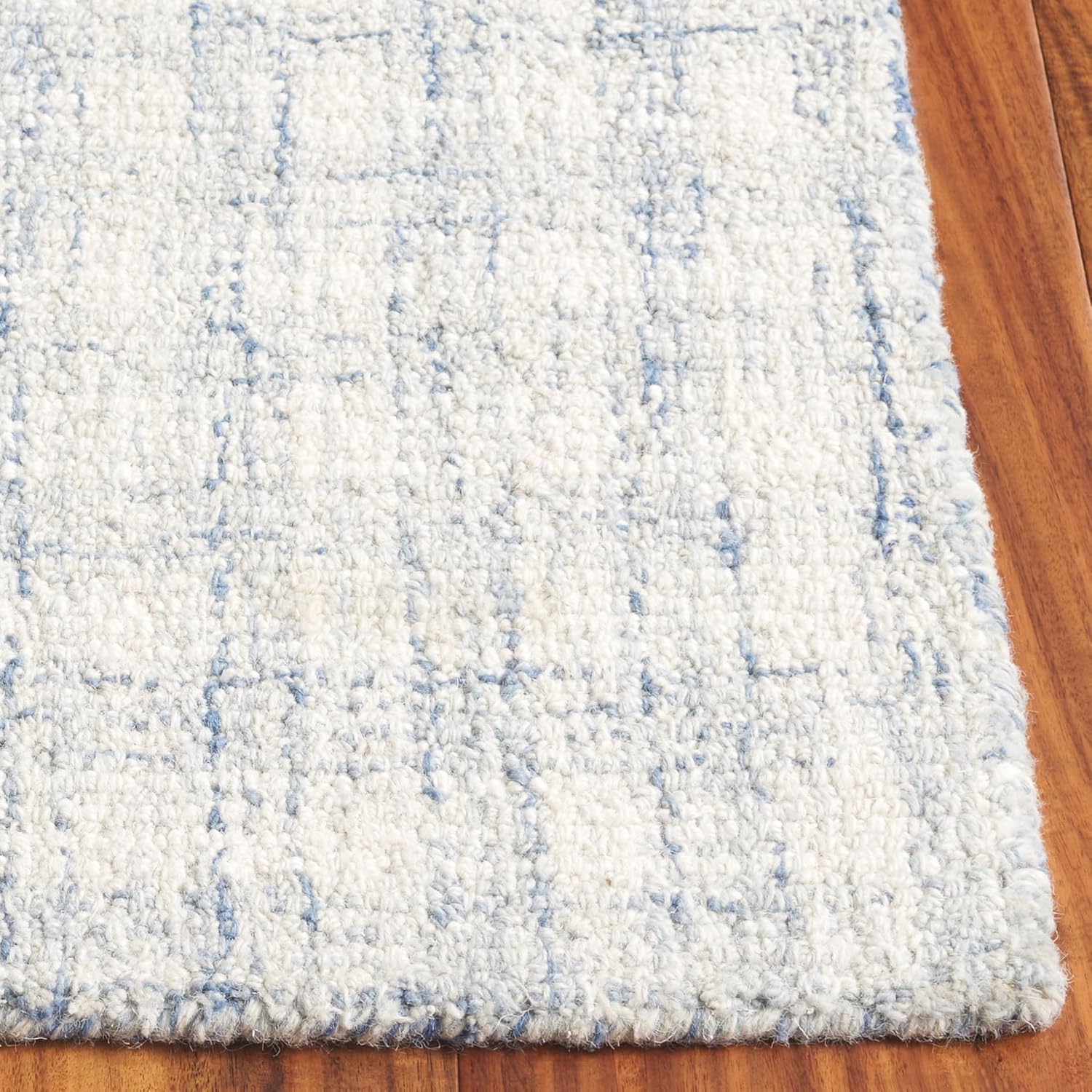SAFAVIEH Ebony Collection Area Rug - 3' Square, Blue & Ivory, Handmade Wool, Ideal for Living Room, Bedroom, Dining Space (EBN140M)