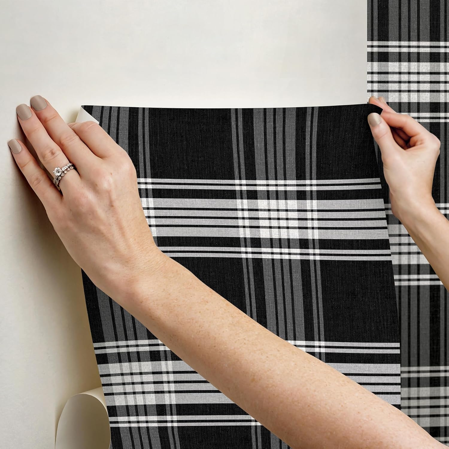 RoomMates Clueless Dionne Black Peel and Stick Wallpaper, RMWS1324