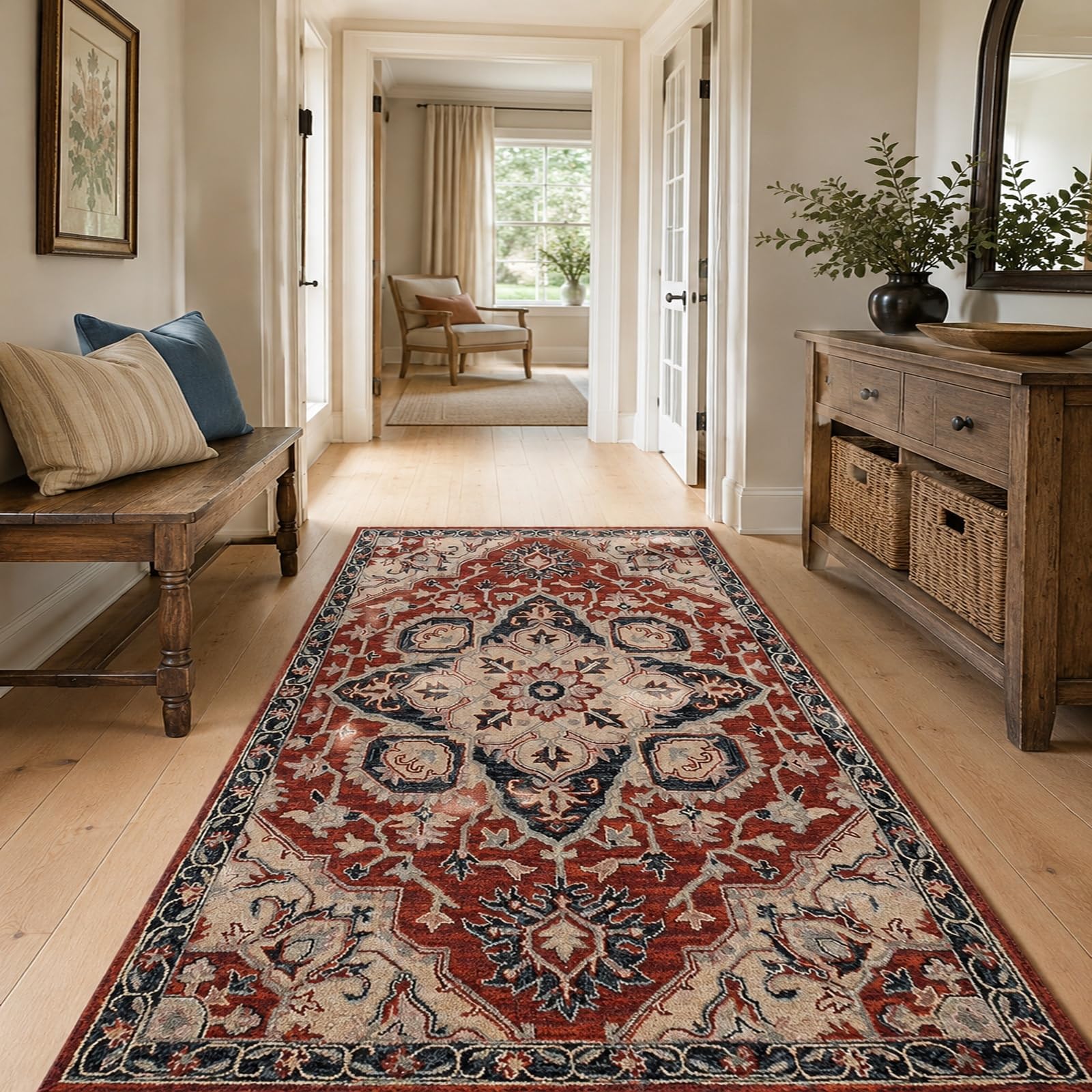 Tapis de salon rouge et bleu motif oriental pour grand séjour chaleureux