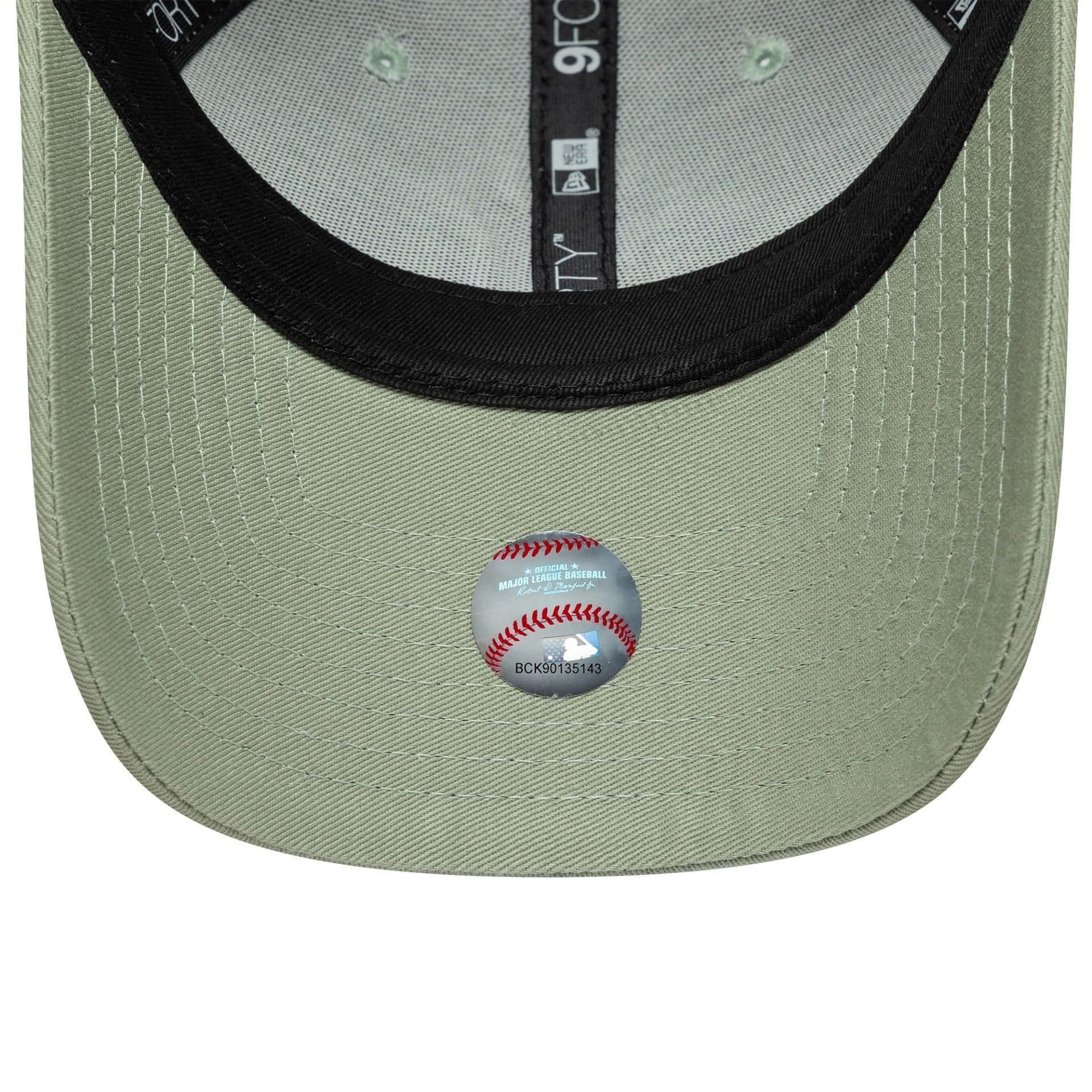 New Era Cappello da Donna 9Forty 9Twenty Trucker Donna Regolabile con Visiera Curva Logo Patch Diversi Colori Squadre Design