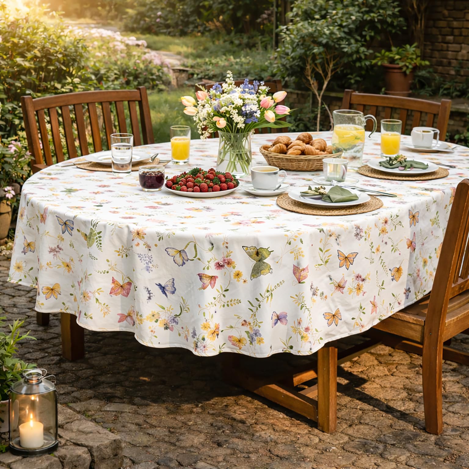 KAMACA Tischdecke Schmetterlinge auf der Blumenwiese – 160x220 cm oval – Florale Tischwäsche mit bunten Faltern & Frühlingsblumen – Waschbare Sommer-Deko für große Tafeln & Garten