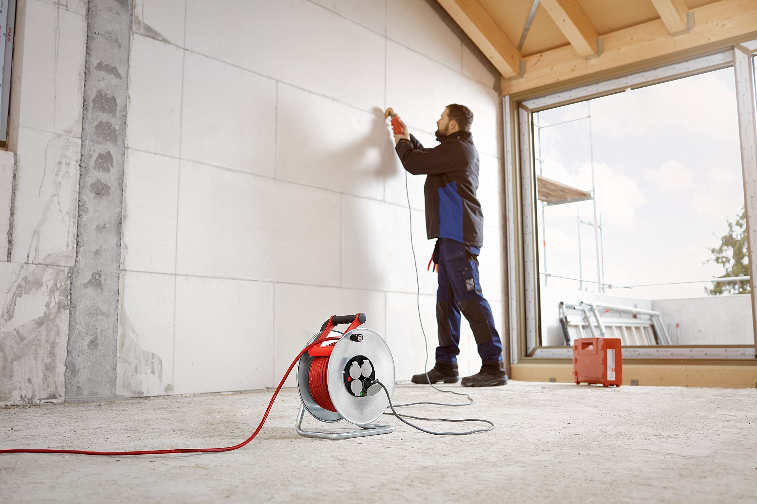 Brennenstuhl Professional Enrouleur de câble SILVER-25 / Enrouleur électrique (4 prises avec clapets, flasques en acier, voyant de tension, poignée, 25m H07RN-F, en extérieur), fabriqué en France