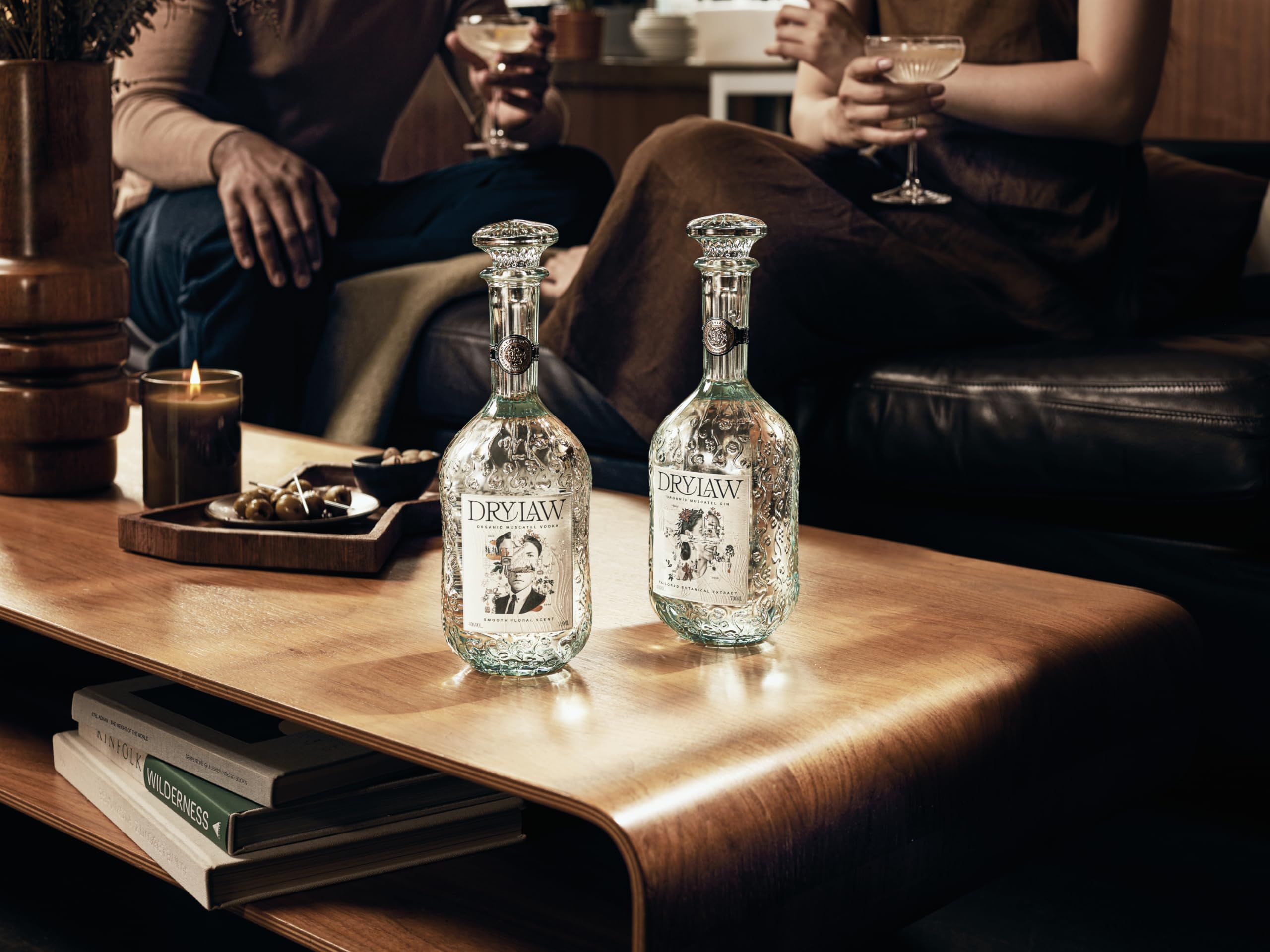 Pack con 1 Drylaw Moscatel Gin (700 ml) y 1 Drylaw Moscatel Vodka (700 ml). Destilados galardonados, ecológicos y elaborados en frío con uvas Moscatel.