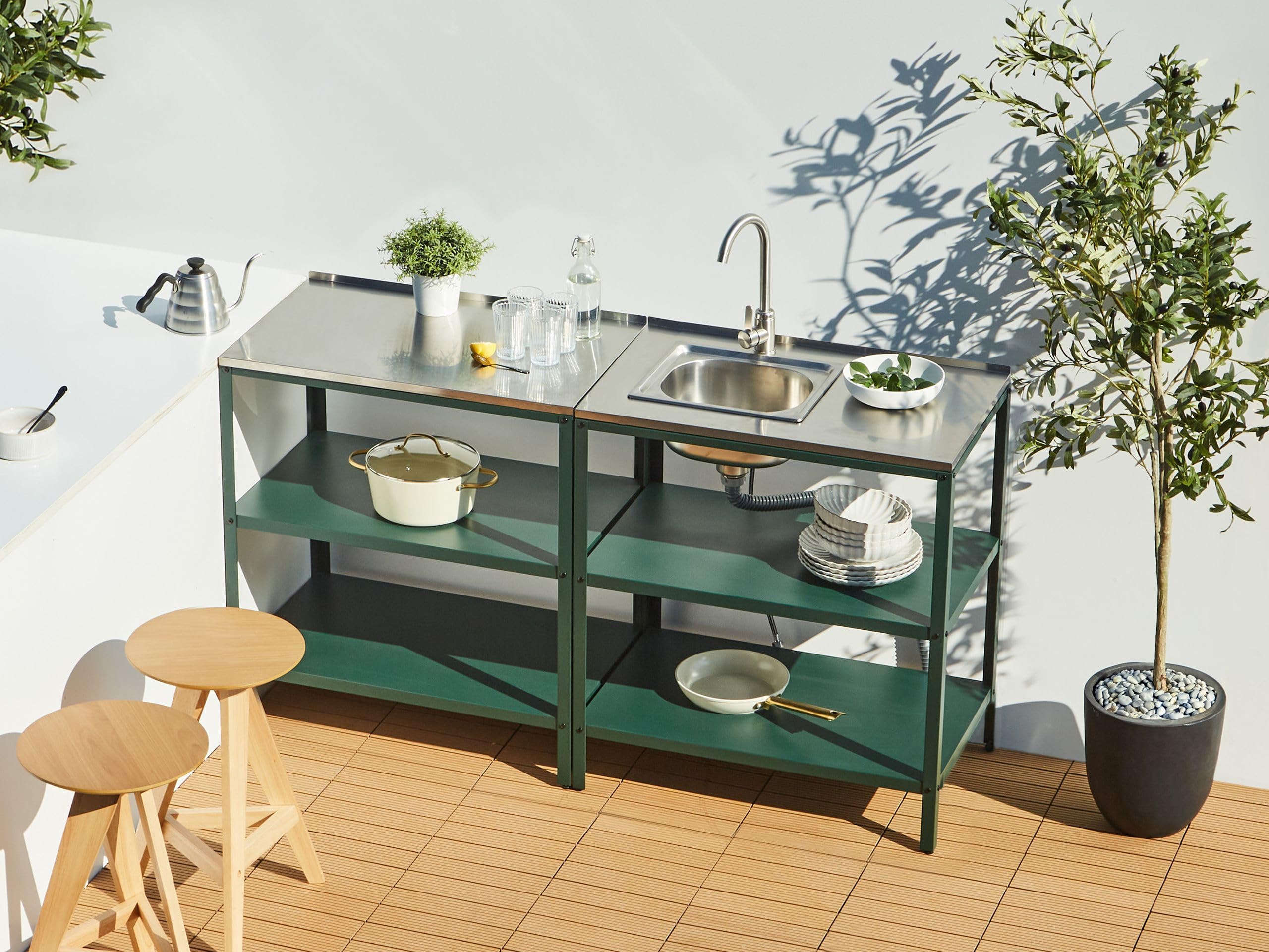 Beliani Isla de Cocina de jardín Exterior con estantes y encimera de Acero Inoxidable 80x50x92 cm Verde Vilama