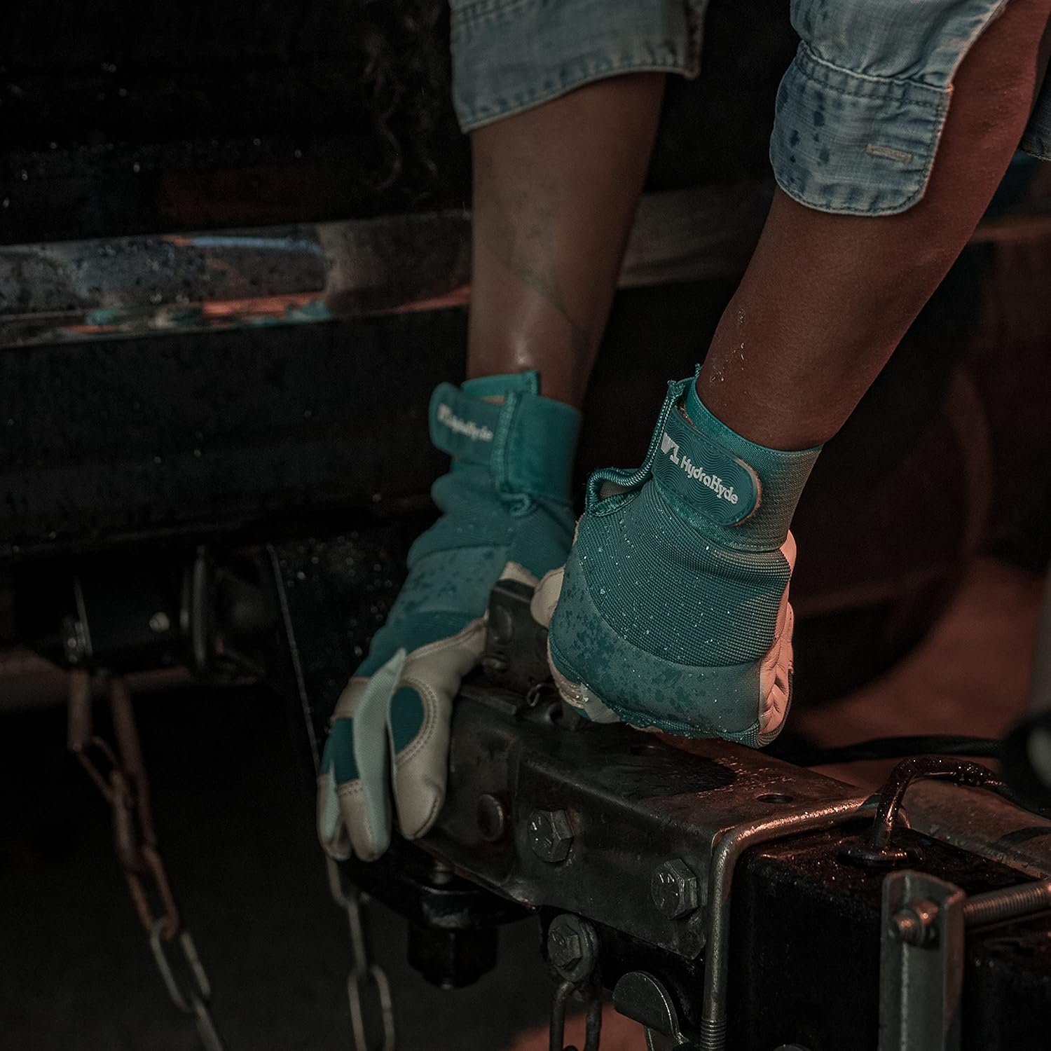 Wells Lamont Women's Hybrid Work/Gardening Gloves | Water-Resistant HydraHyde Leather | Medium (3204M) - Image 5