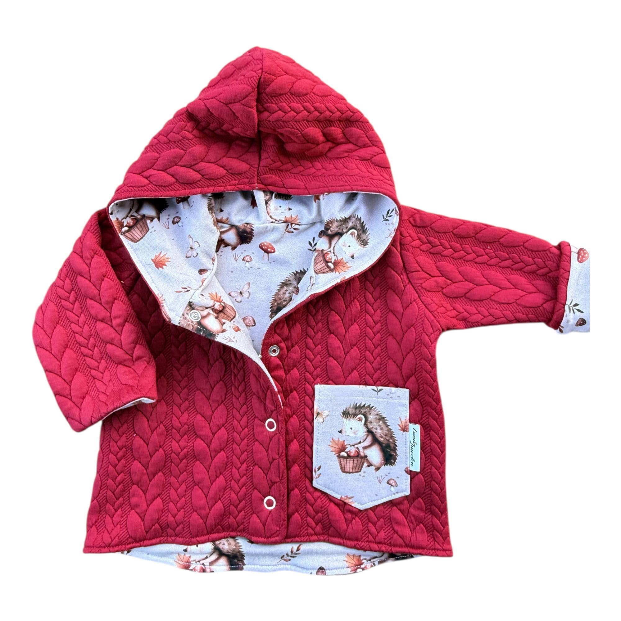 Land Juwelen Baby Jacke handgemacht – Igel Kinderjacke mit Kapuze – weiche Übergangsjacke in Beere – Größe 62–104