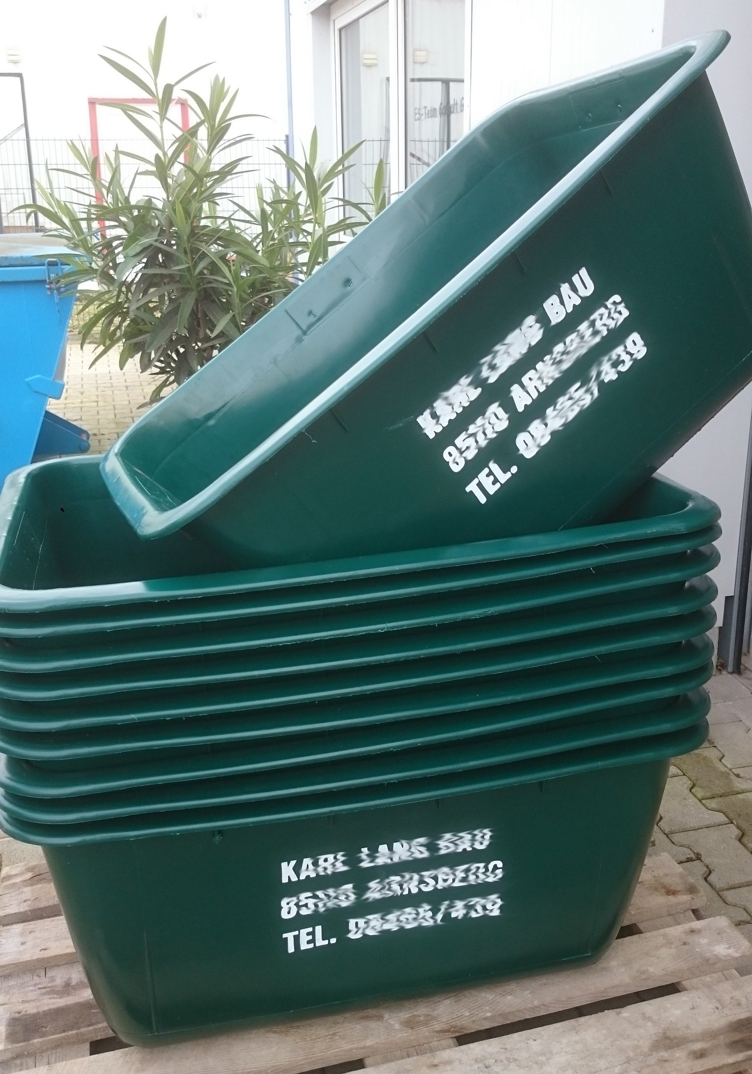 UvV Mörtelkübel Grüne 200 Liter 2. Wahl mit Fehldruck Mörtelwanne, Blumenkübel, Wasserbehälter, Futtertrog, Wildwanne, Futterwanne mit 2 Stahlschienen zur Verstärkung (grün)