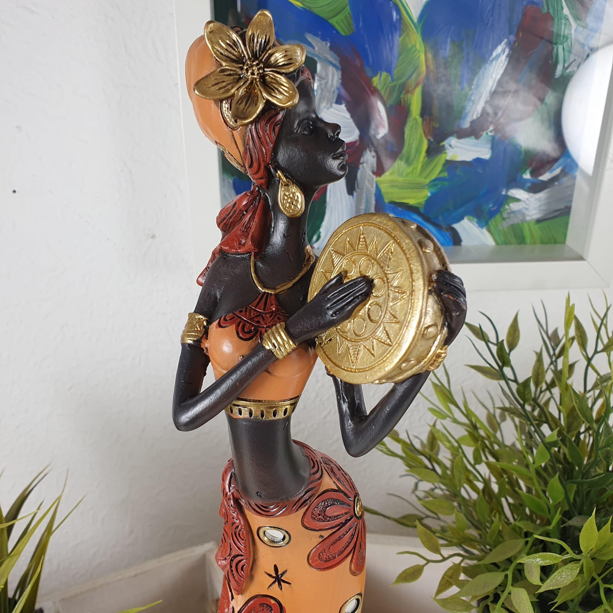 Afrykańska figurka dekoracyjna kobiety z bębnem w dłoni 38 cm, afrykańska dekoracja, figurka damska