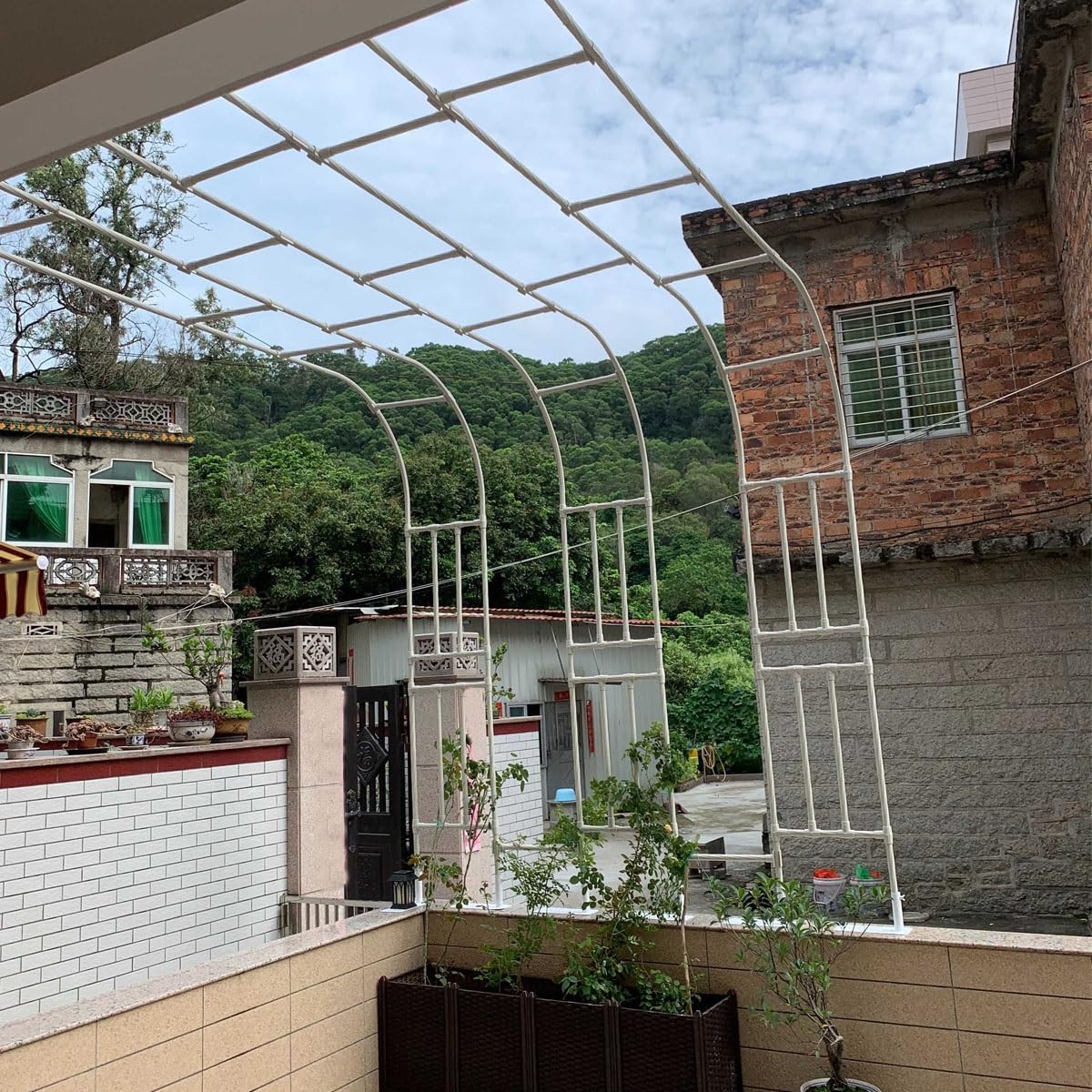 Metalowy łuk ogrodowy pnącza pergola, stojak na winnice warzywa, ozdobny pawilon ślubny, 260 cm x 27 cm, biały