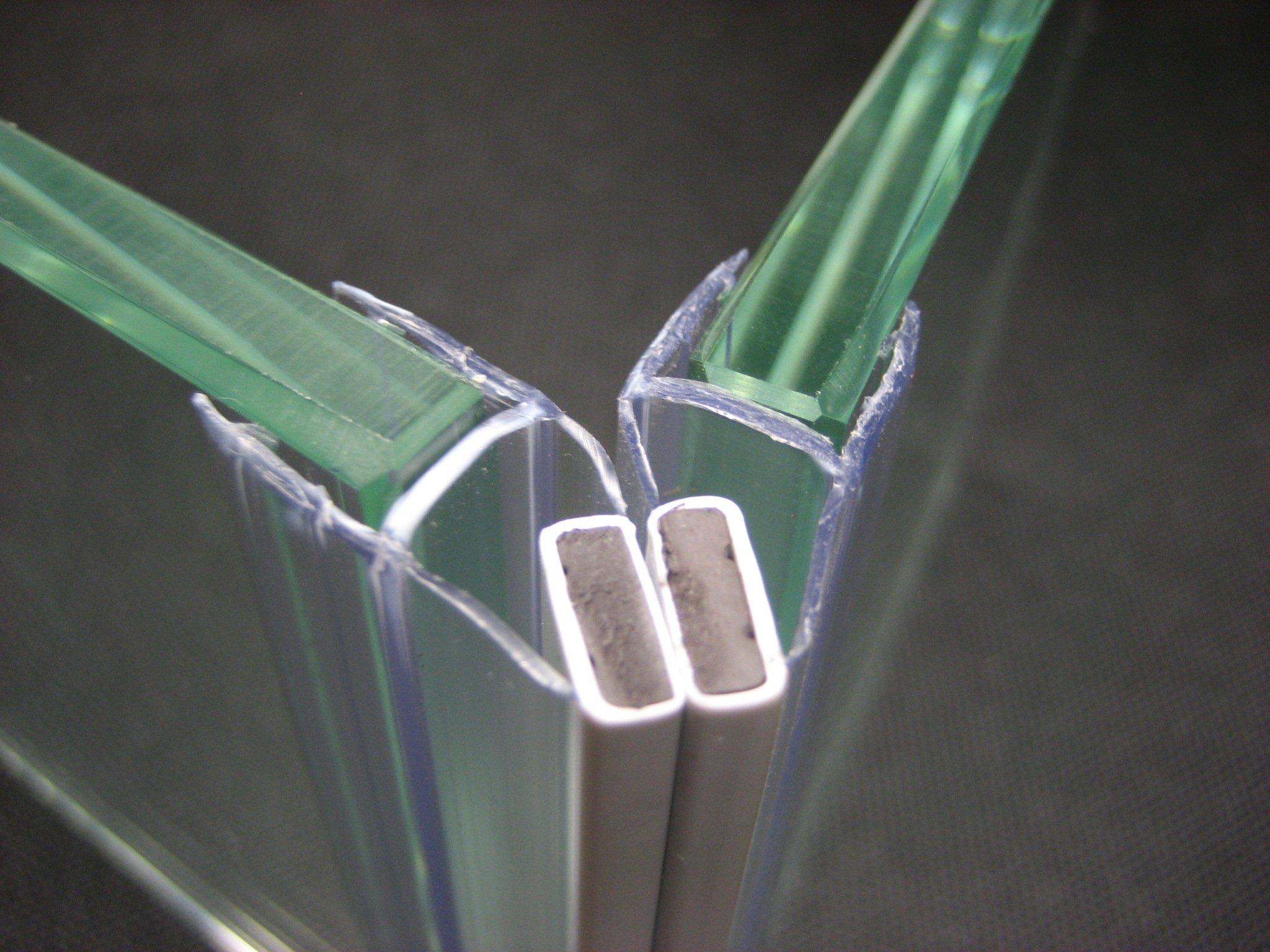 Brackhues VA-Armaturen Duschkabine Duschtürdichtung 1 Satz Magnetprofil 90° 2 X 45° 200cm Transparent PVC