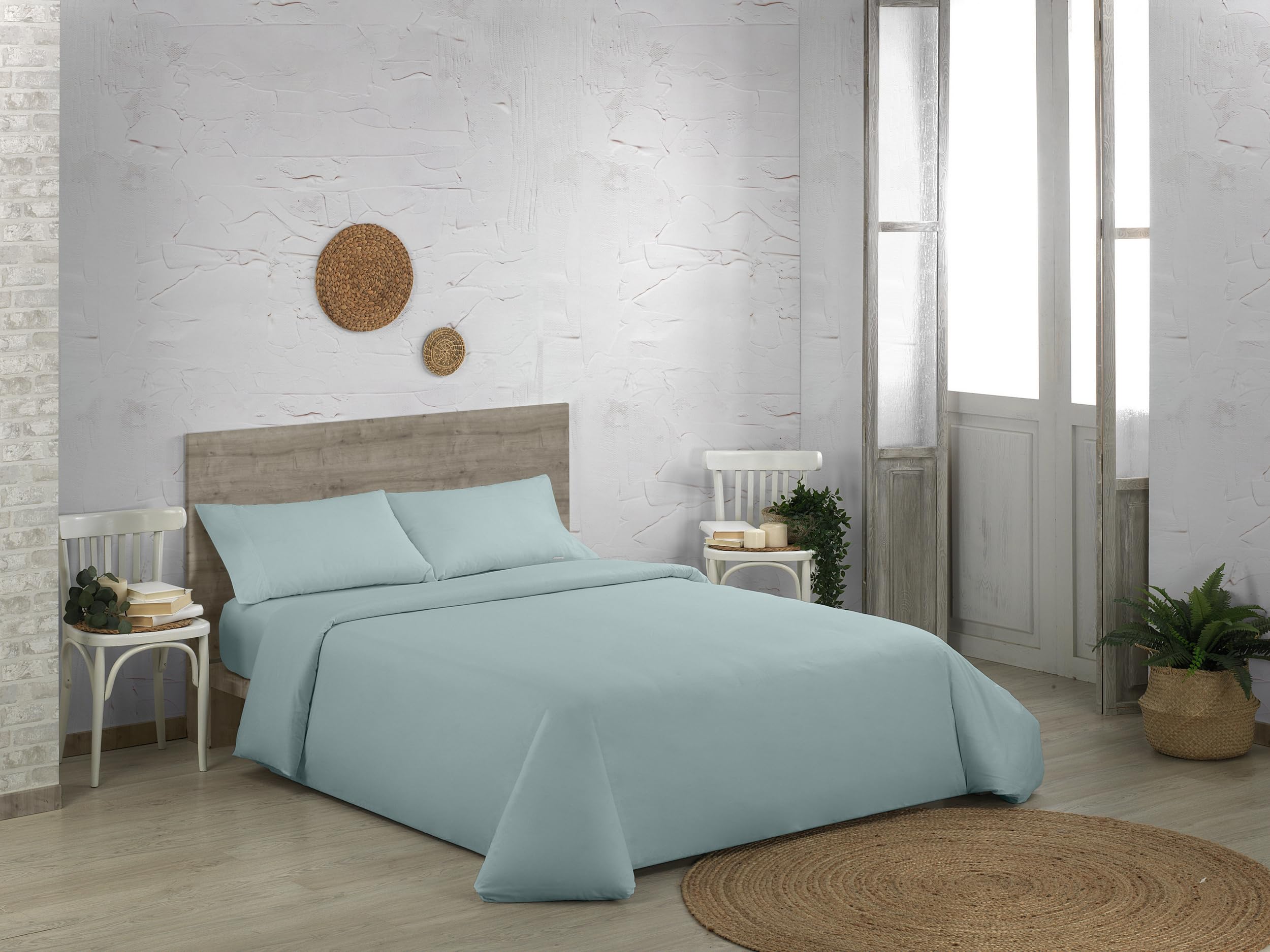 Parure de lit Cloe rose pour lit 200 cm avec son drap housse de 4 pièces