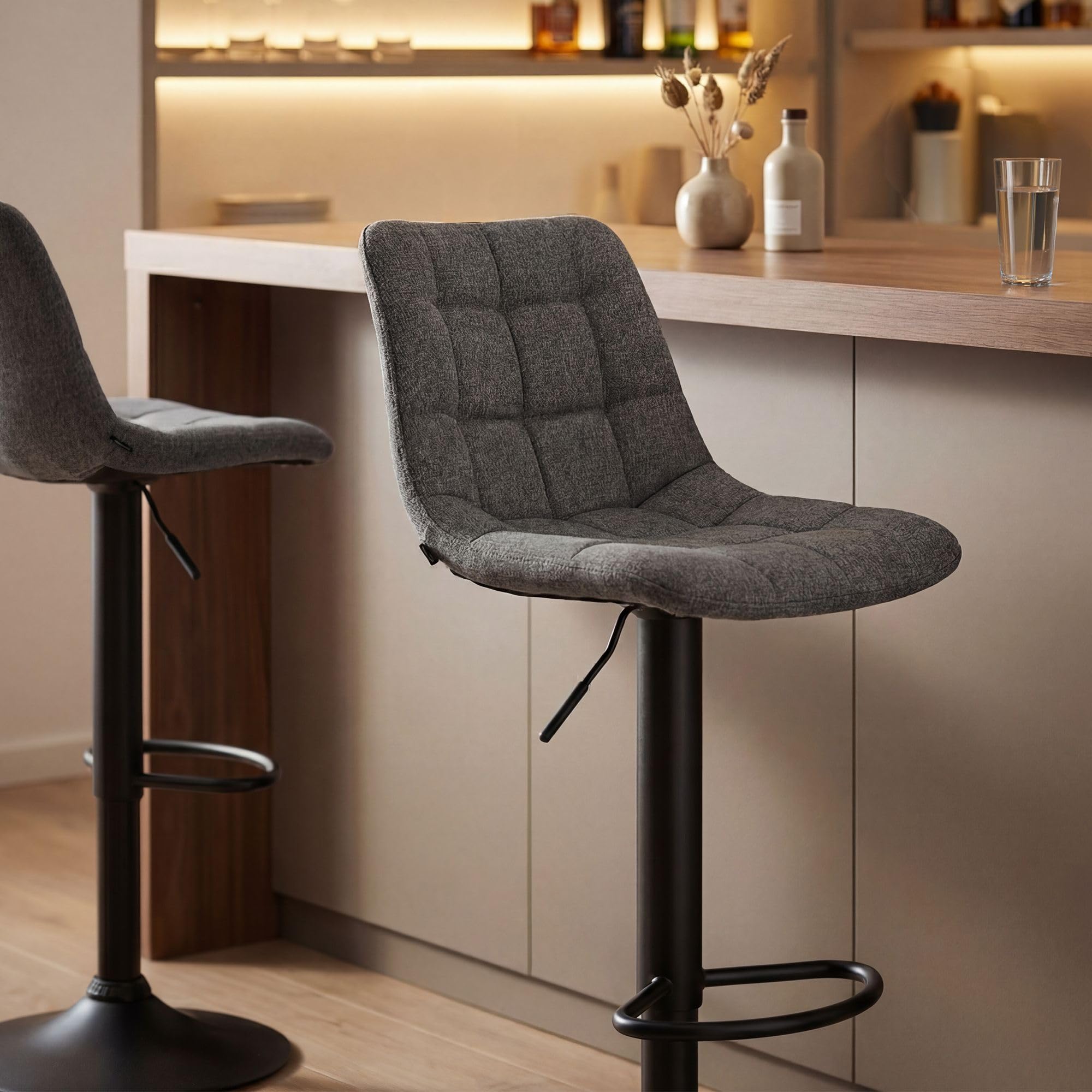 CLP Taburete de Bar Mapun, Silla de Bar Regulable en Altura y giratoria 360 Grados, Acolchada, con Estructura Metalica para Cocina, Color:Gris Oscuro, Material:Tela