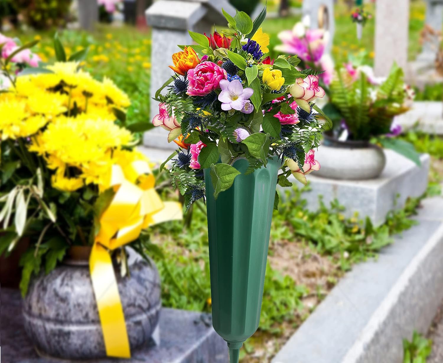 12 Pack Memorial Flower Vase Plastic Cemetery Vases with Spikes Cemetery Decorations for Grave Decorations for Cemetery Vases for Flowers Plastic Flowers for Grave Vase