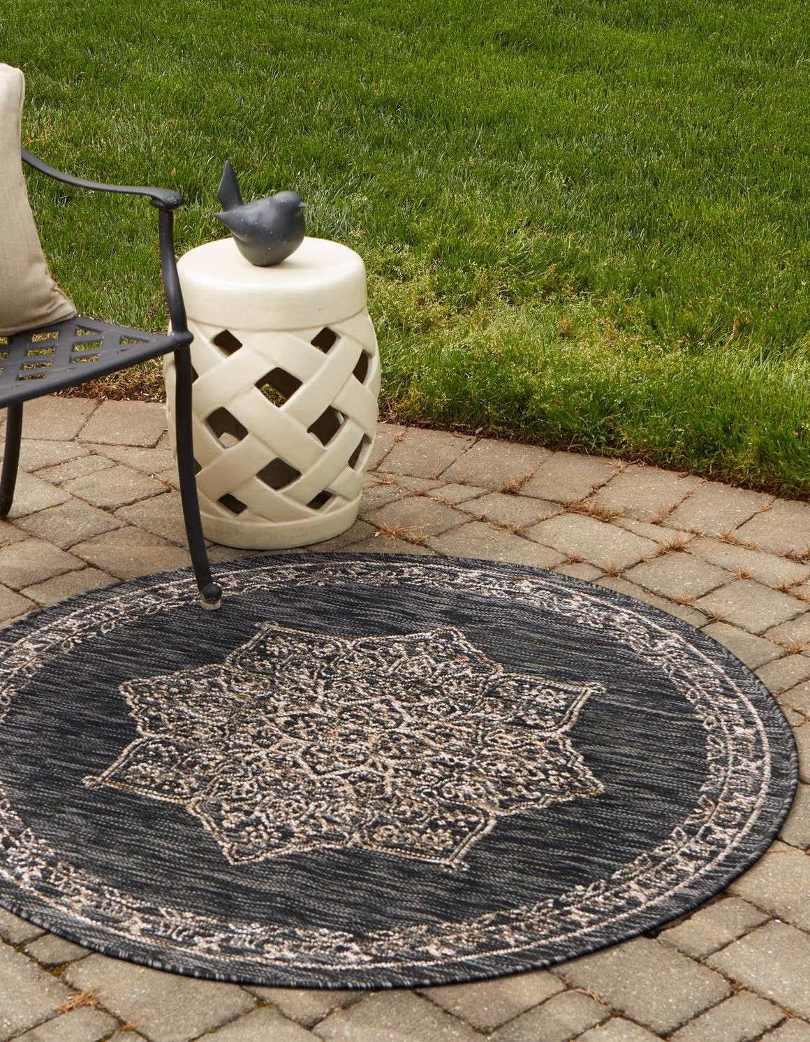 Unique Loom Outdoor Traditional Collection Area Rug - Antique (Round 13' 0" x 13' 0", Charcoal Gray/Natural)